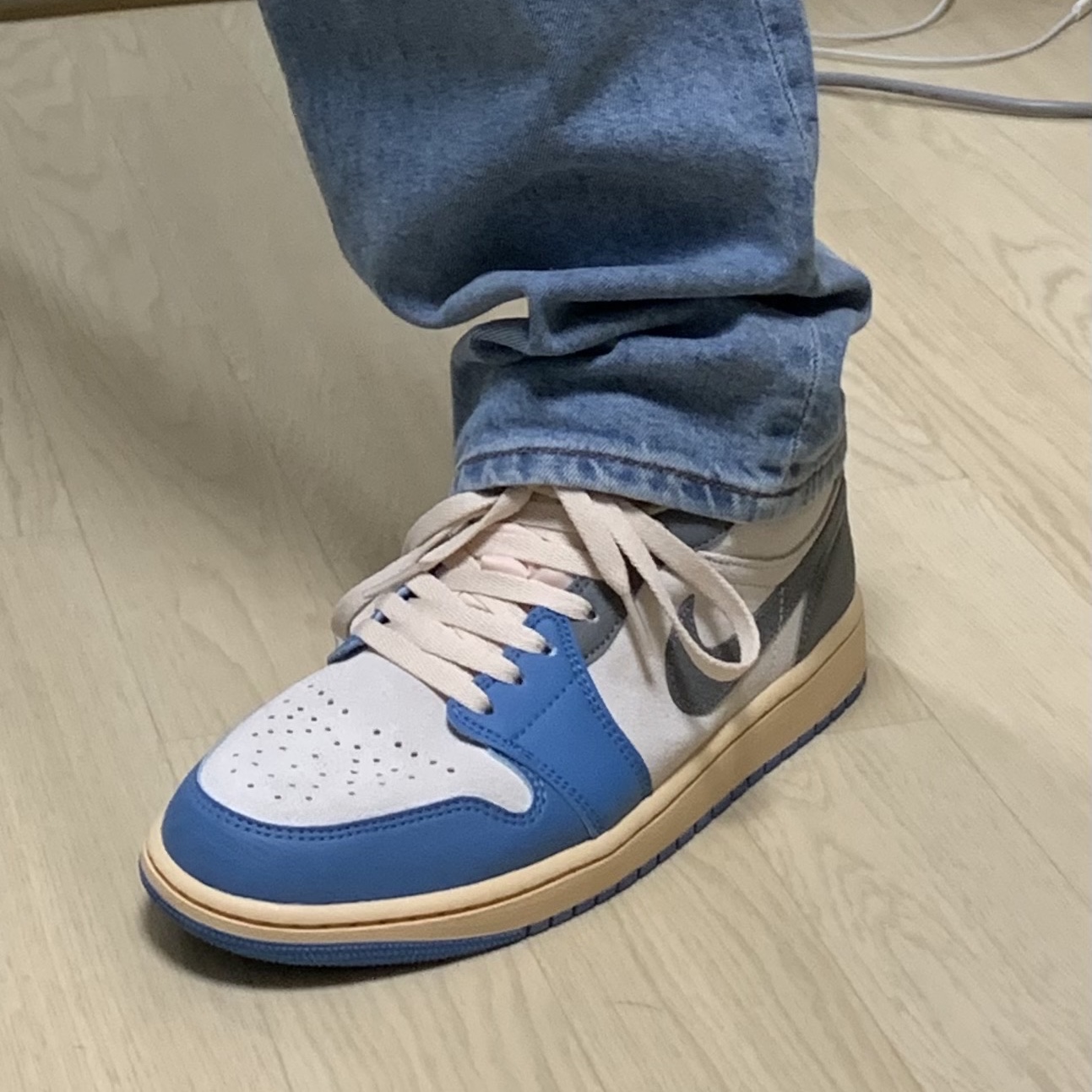 Jordan 1 Low SE Tokyo 96 착용 스타일 - 3