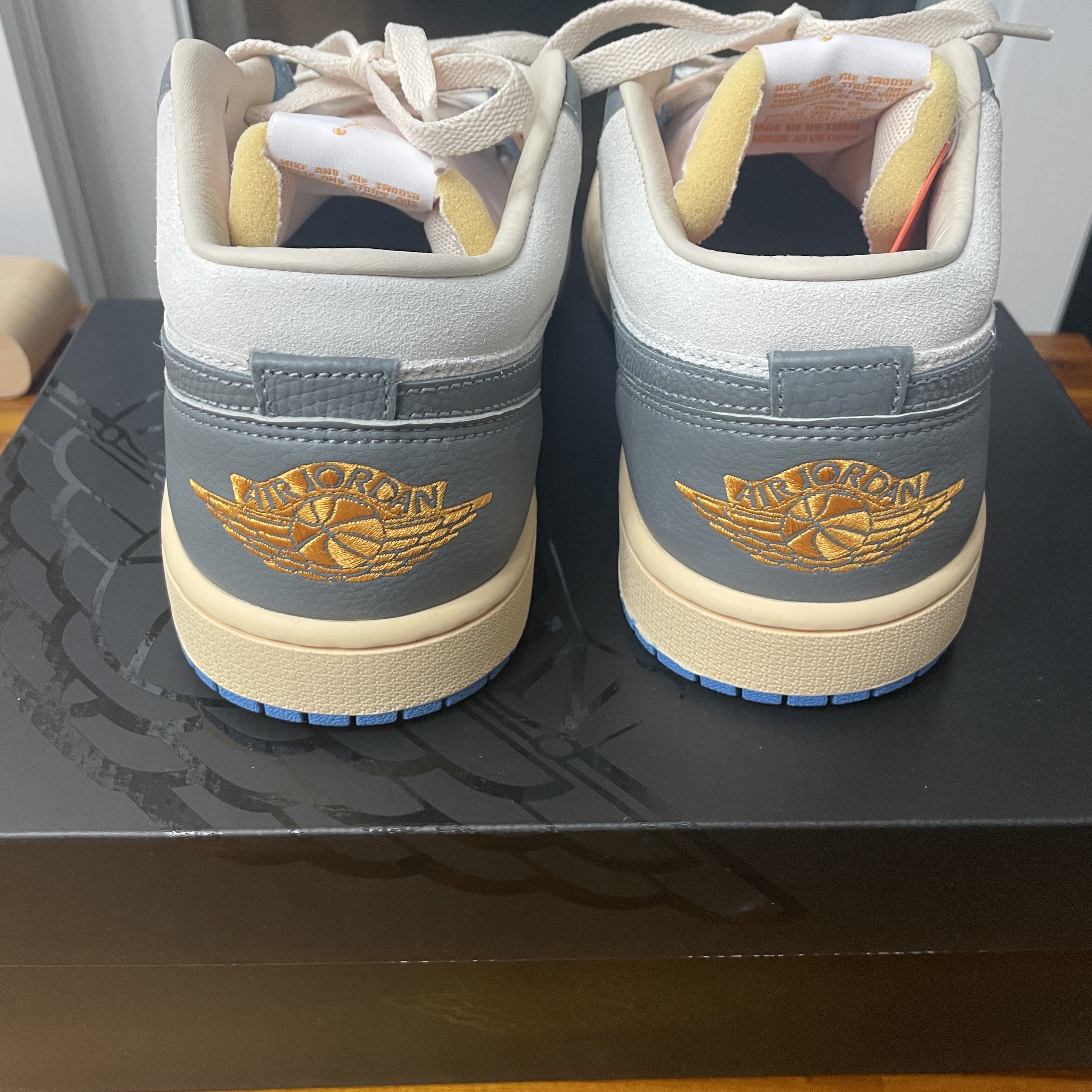 Jordan 1 Low SE Tokyo 96 착용 스타일 - 3