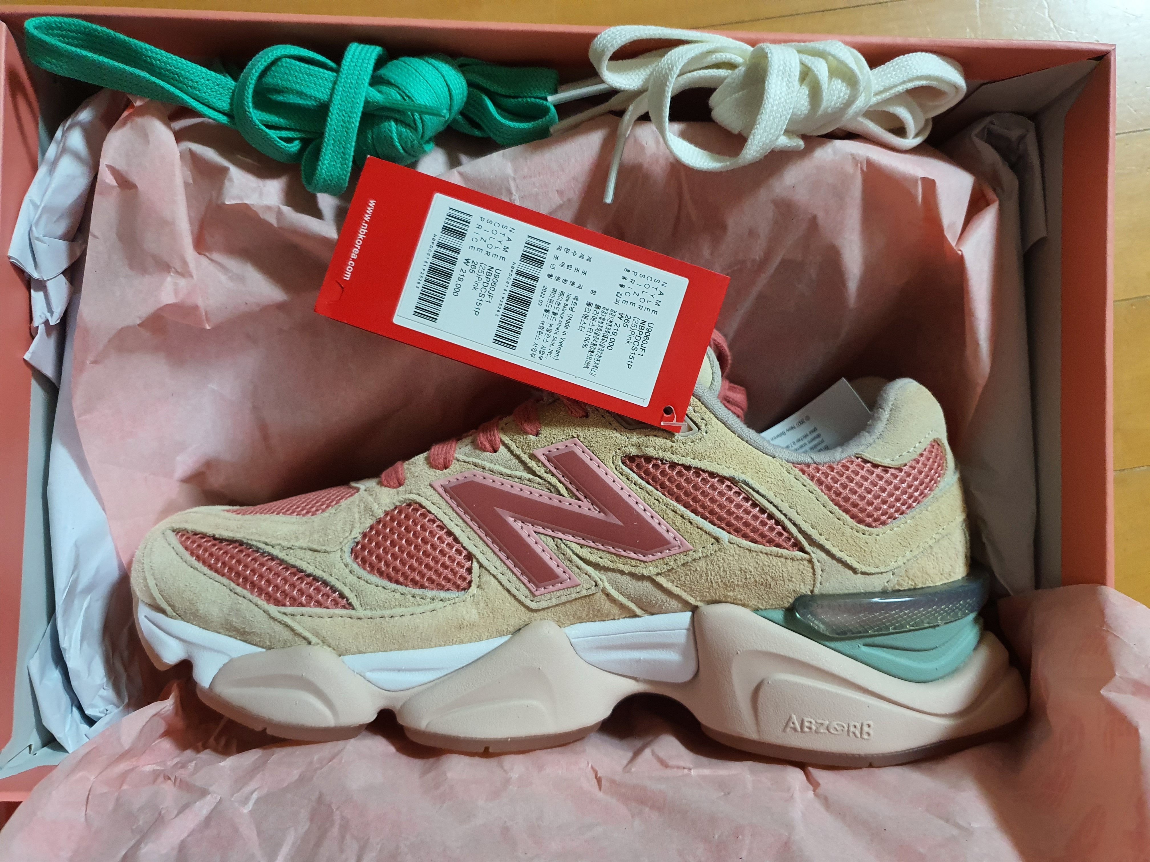 New Balance x Joe Freshgoods 9060 Inside Voices Penny Cookie Pink 착용 스타일