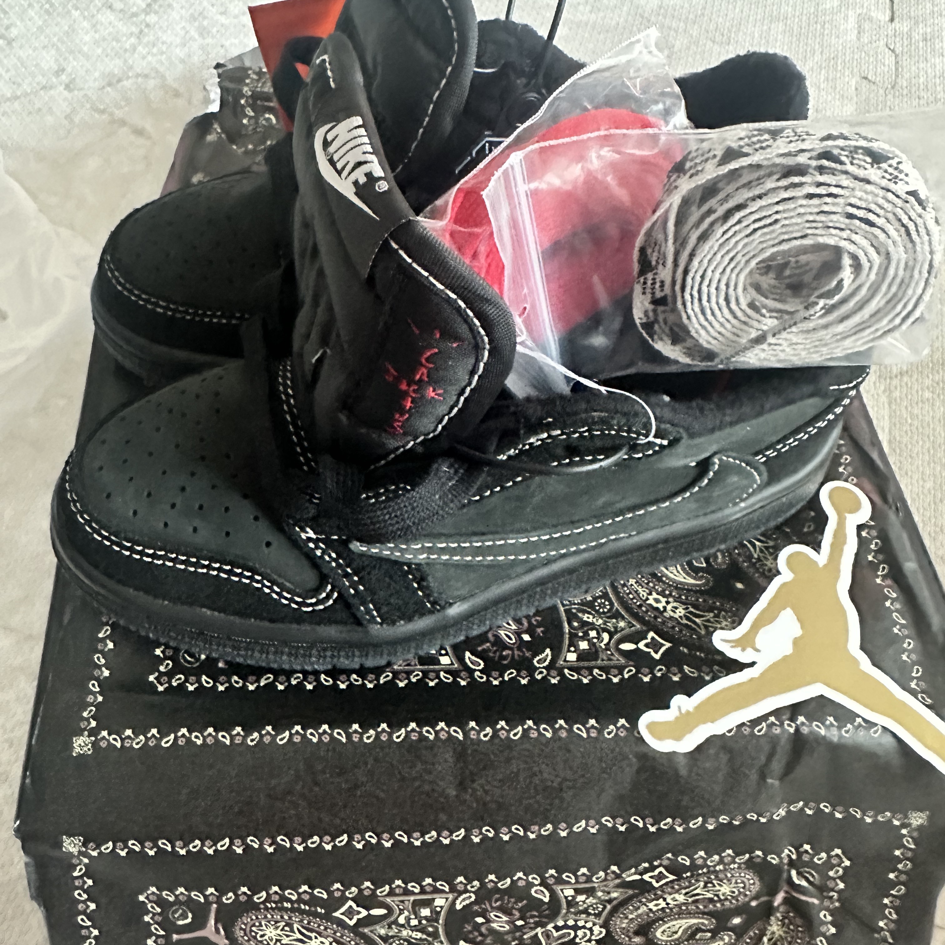 (PS) Jordan 1 x Travis Scott Retro Low OG SP Black Phantom 착용 스타일 - 2