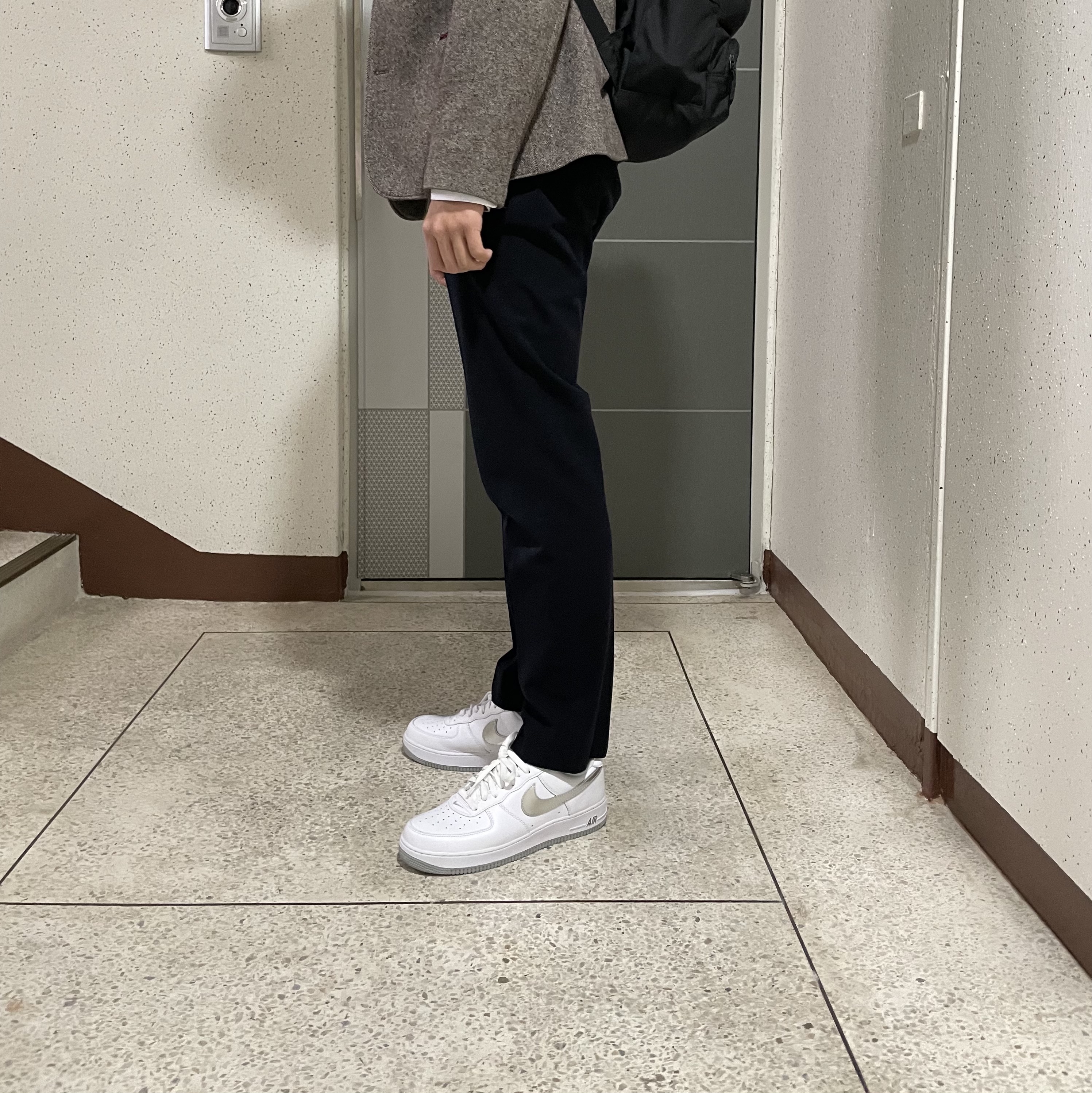 Nike Air Force 1 Low Retro Color of the Month White Metallic Silver 착용 스타일 - 1