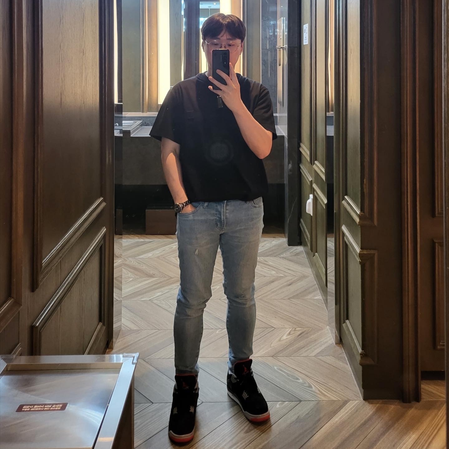 Wooyoungmi Flower Print Back Logo T-Shirt Black - 23SS, Jordan 4 Retro Bred 2019 착용 스타일 - 3