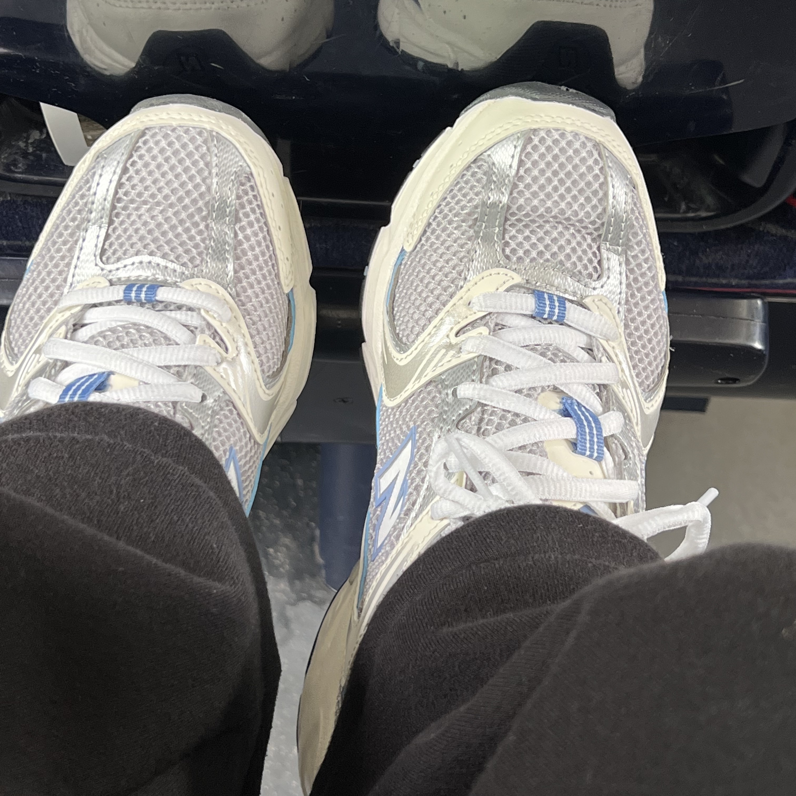 New Balance 530 Steel Blue 착용 스타일 - 2