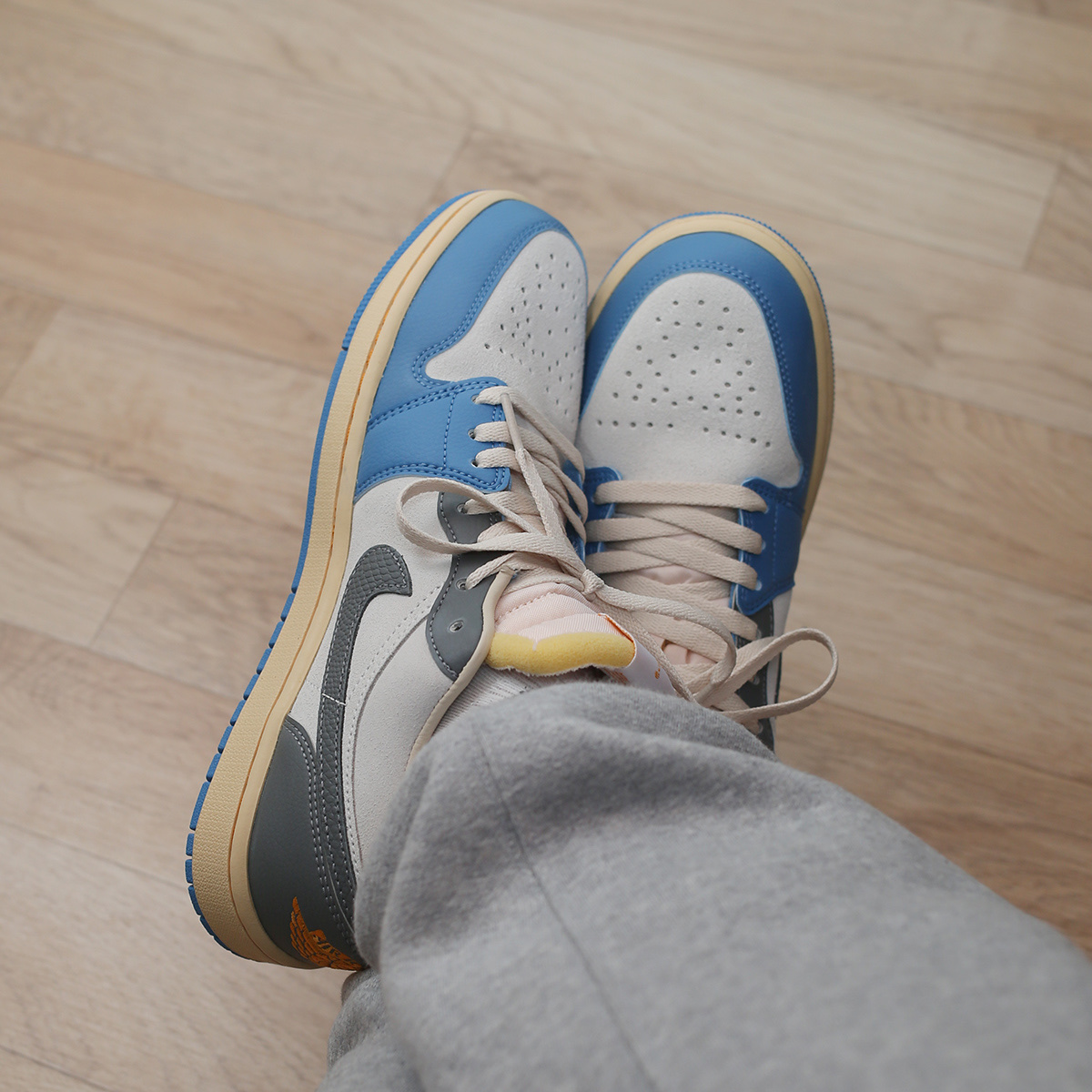 Jordan 1 Low SE Tokyo 96 착용 스타일 - 1