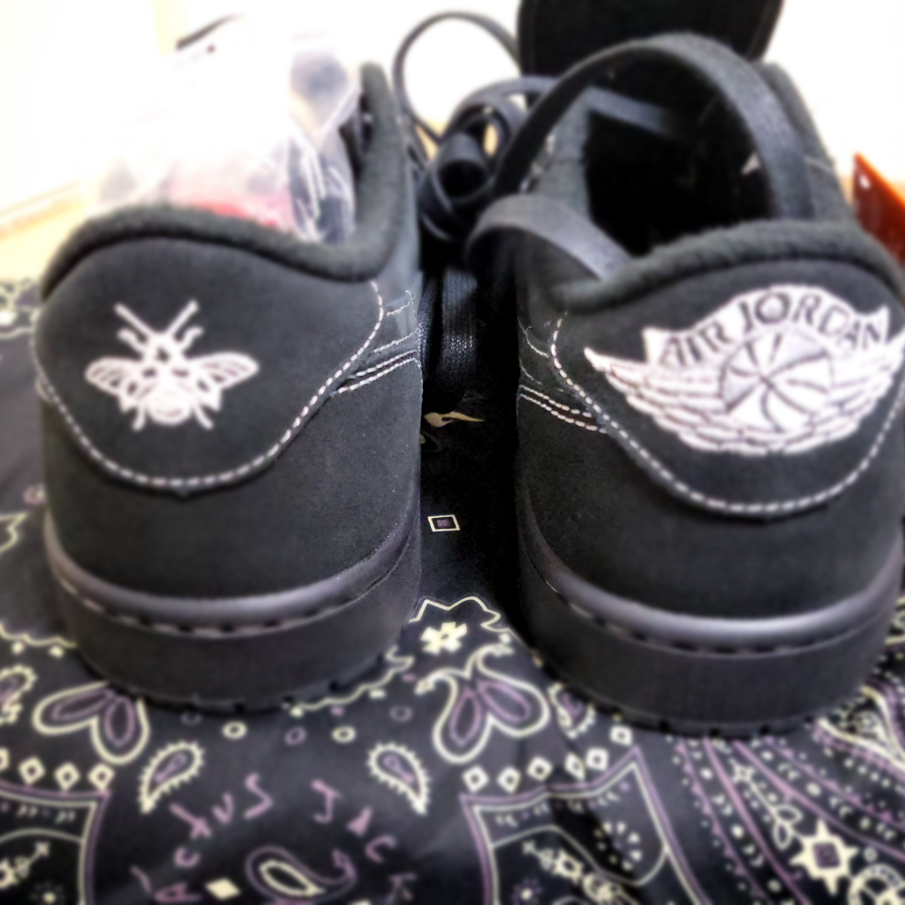 Jordan 1 x Travis Scott Retro Low OG SP Black Phantom 착용 스타일 - 3