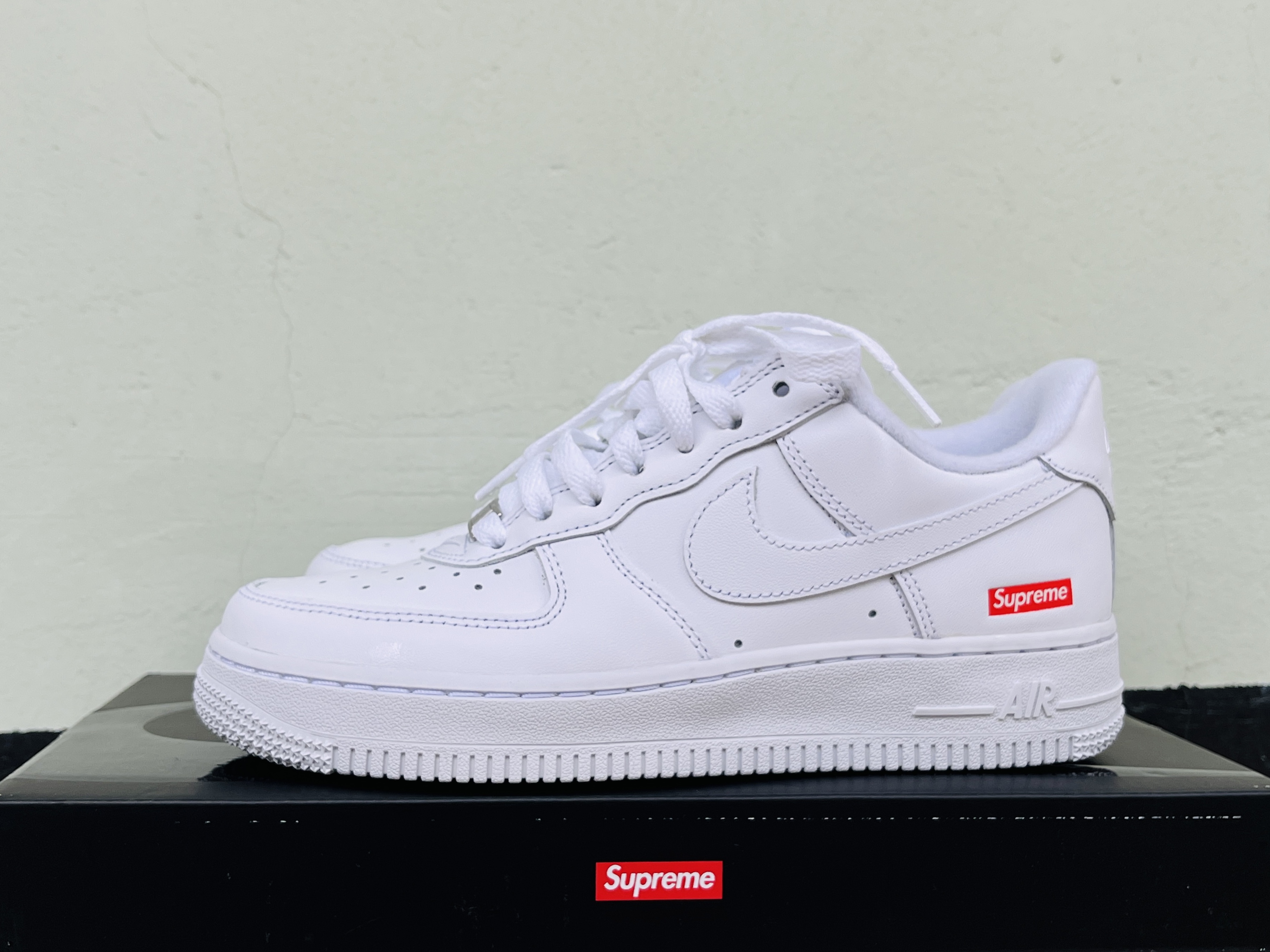Nike x Supreme Air Force 1 Low White 착용 스타일