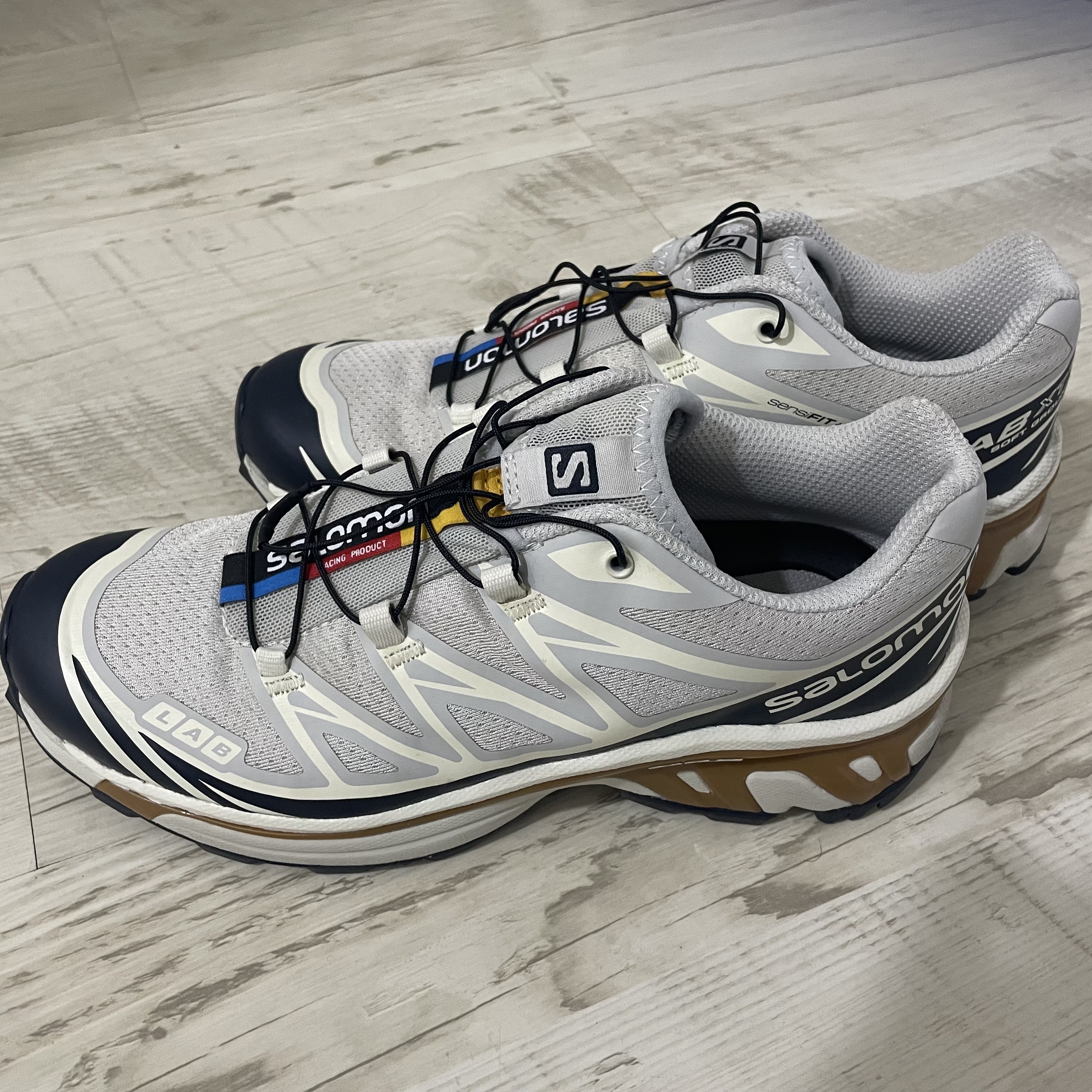 Salomon XT-6 Lunar Rock Dark Sapphire 착용 스타일