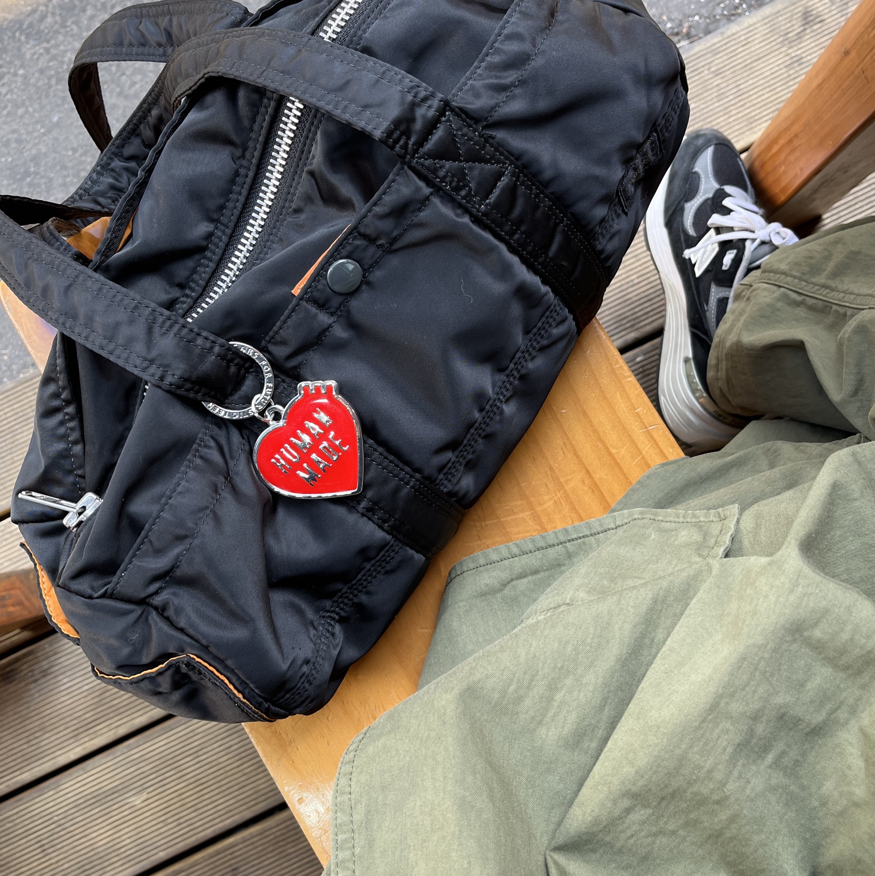 Human Made x Verdy Girls Don't Cry Keyring Red, New Balance 992 Made in USA Black Grey 착용 스타일