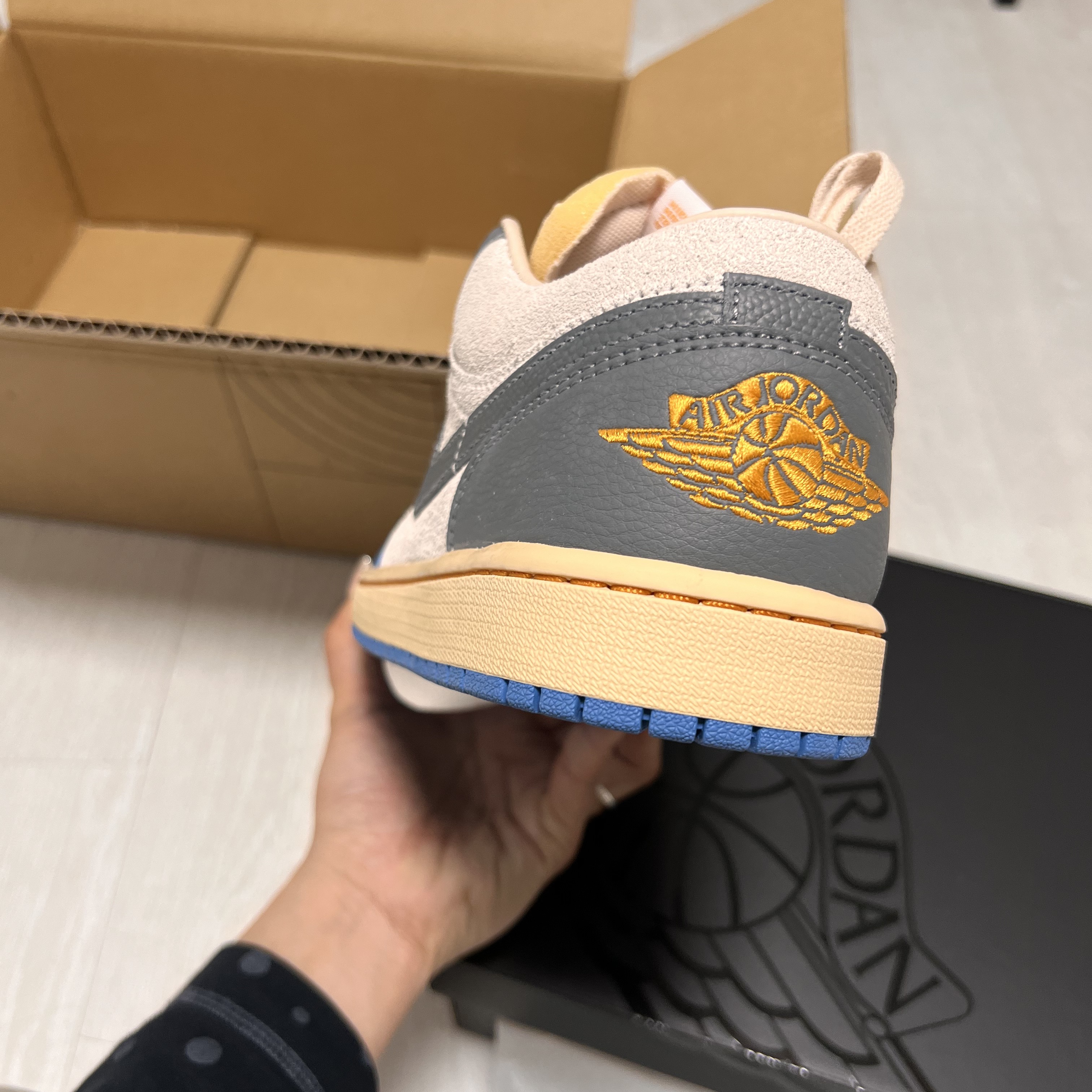 Jordan 1 Low SE Tokyo 96 착용 스타일 - 2