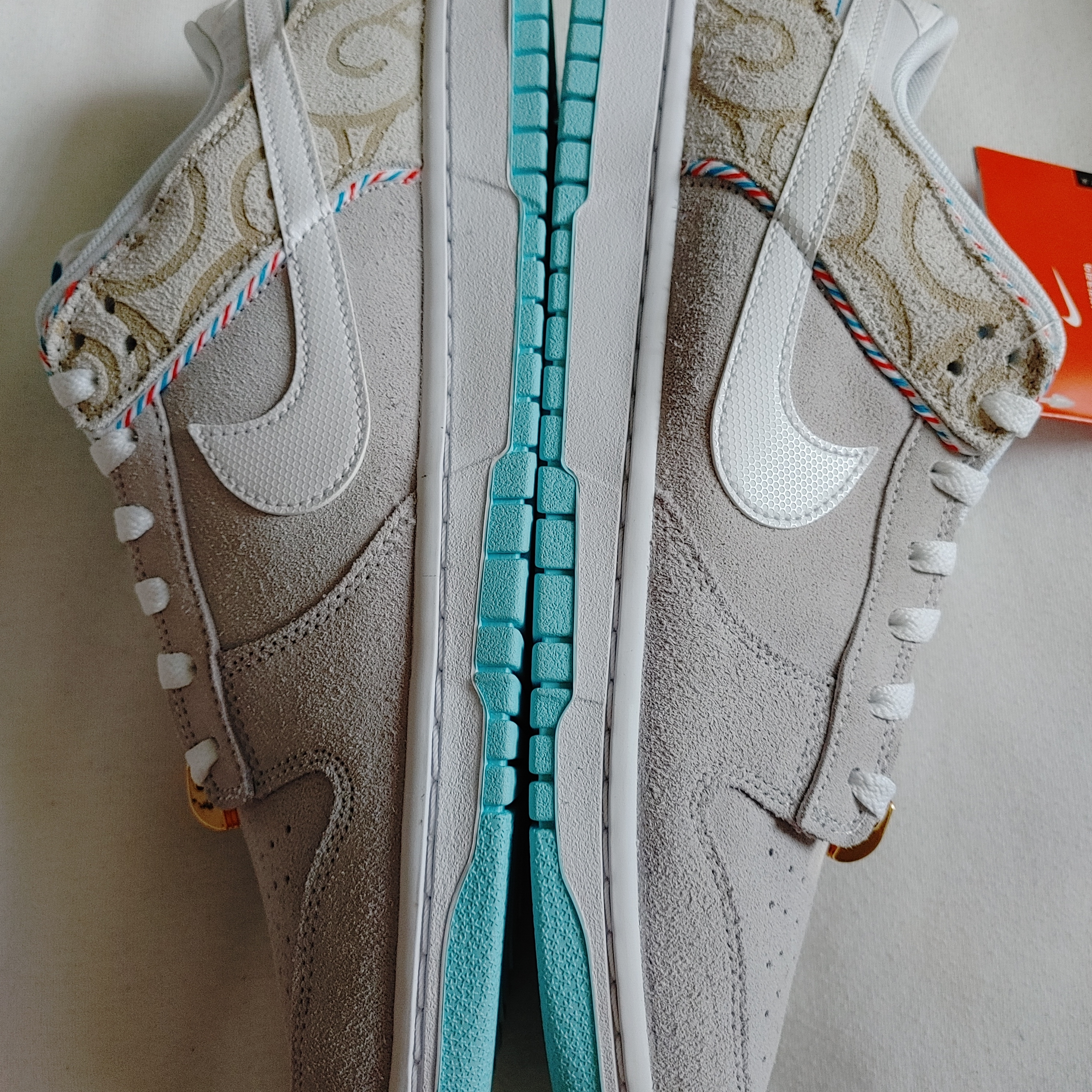 Nike Dunk Low Retro SE Barber Shop Grey 착용 스타일