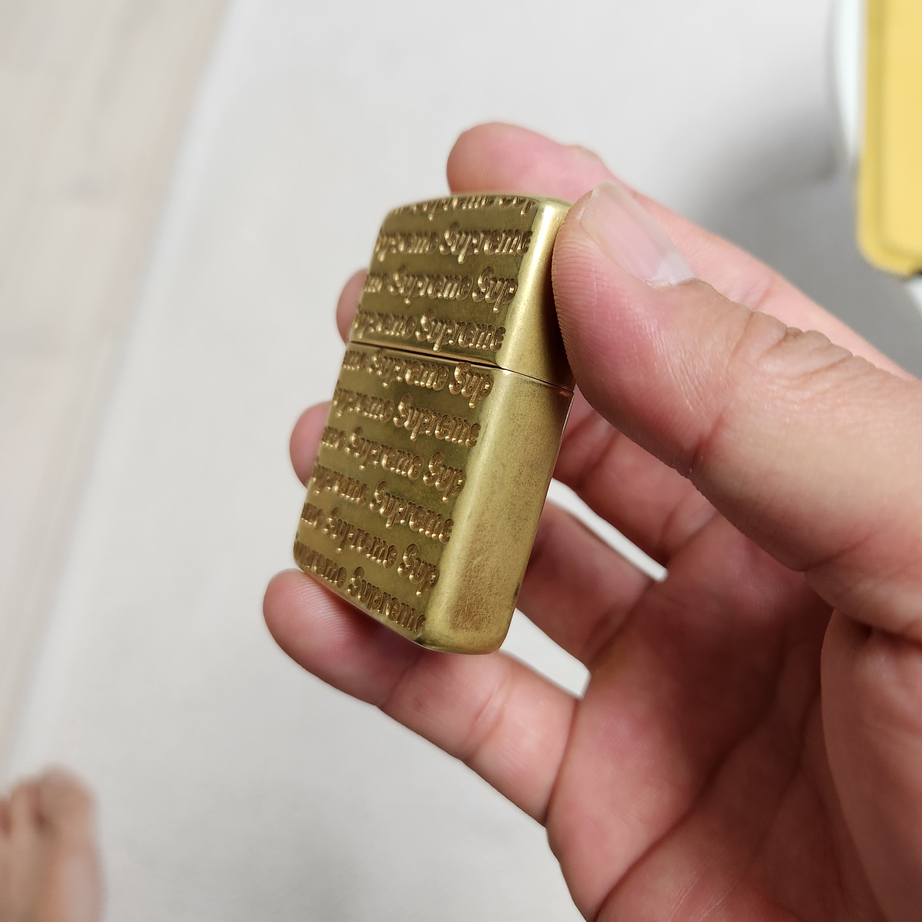 Supreme Repeat Engraved Zippo Gold - 22FW 착용 스타일 - 2