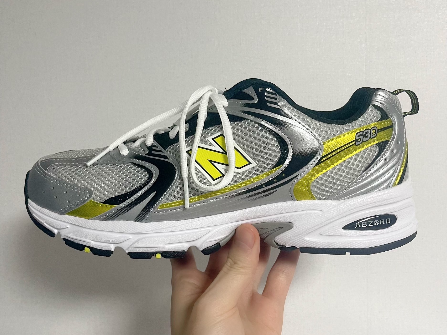 New Balance 530 Silver 착용 스타일 - 1