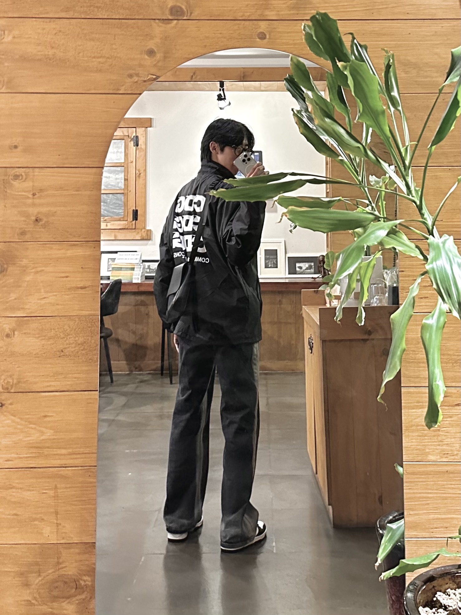 CDG Logo Coach Jacket Black, Our Legacy Ladon Brass Keychain Matte Nickel 착용 스타일