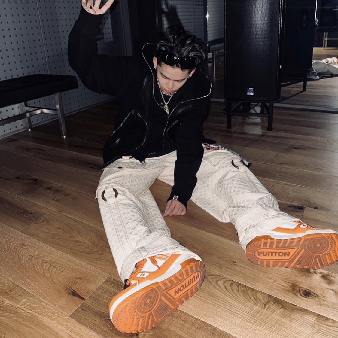 Louis Vuitton LV Trainer Maxi Sneakers Orange 착용 스타일 - 1