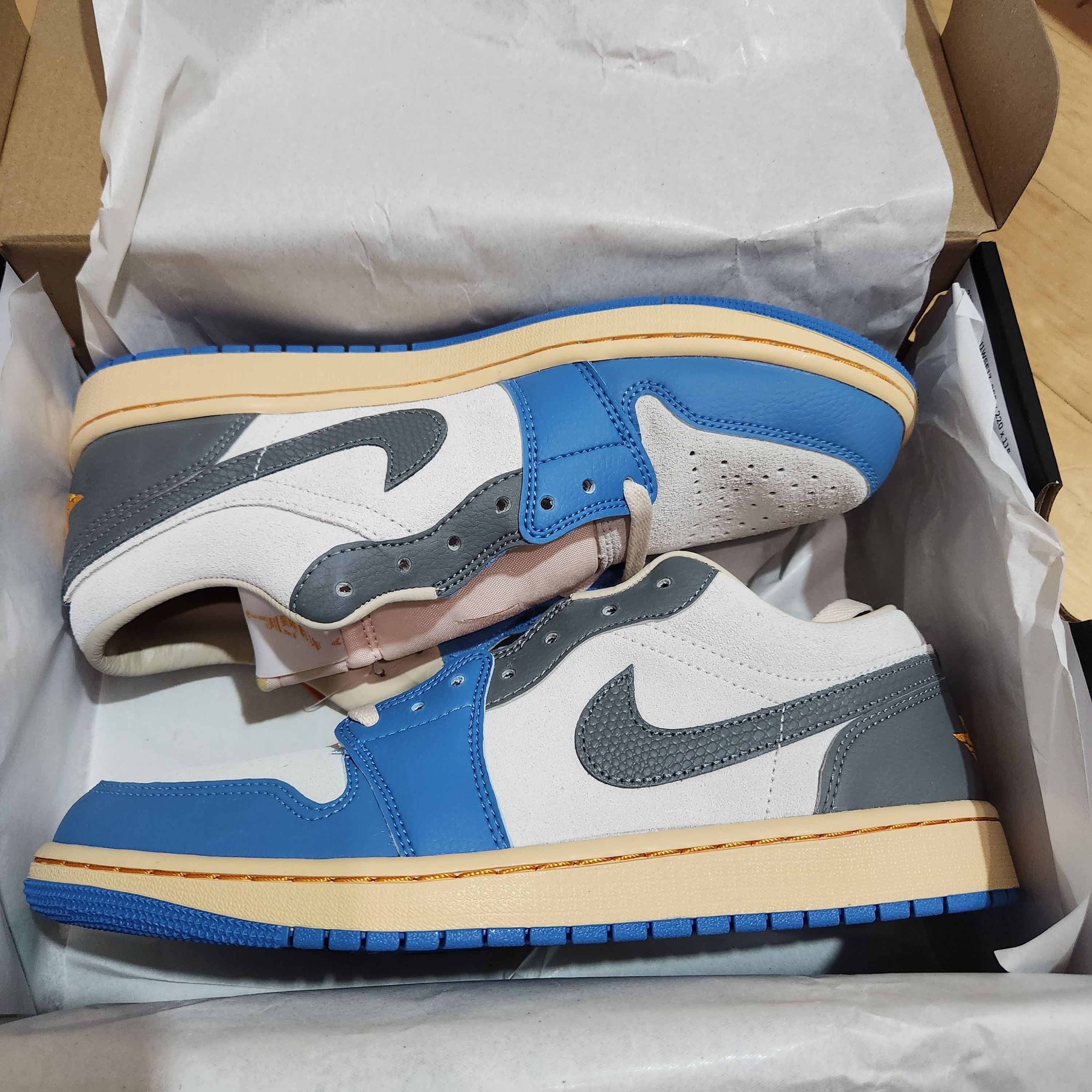 Jordan 1 Low SE Tokyo 96 착용 스타일 - 1