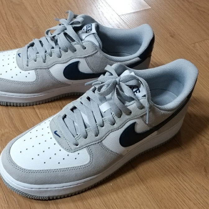 Nike Air Force 1 '07 Light Smoke Grey Midnight Navy 착용 스타일