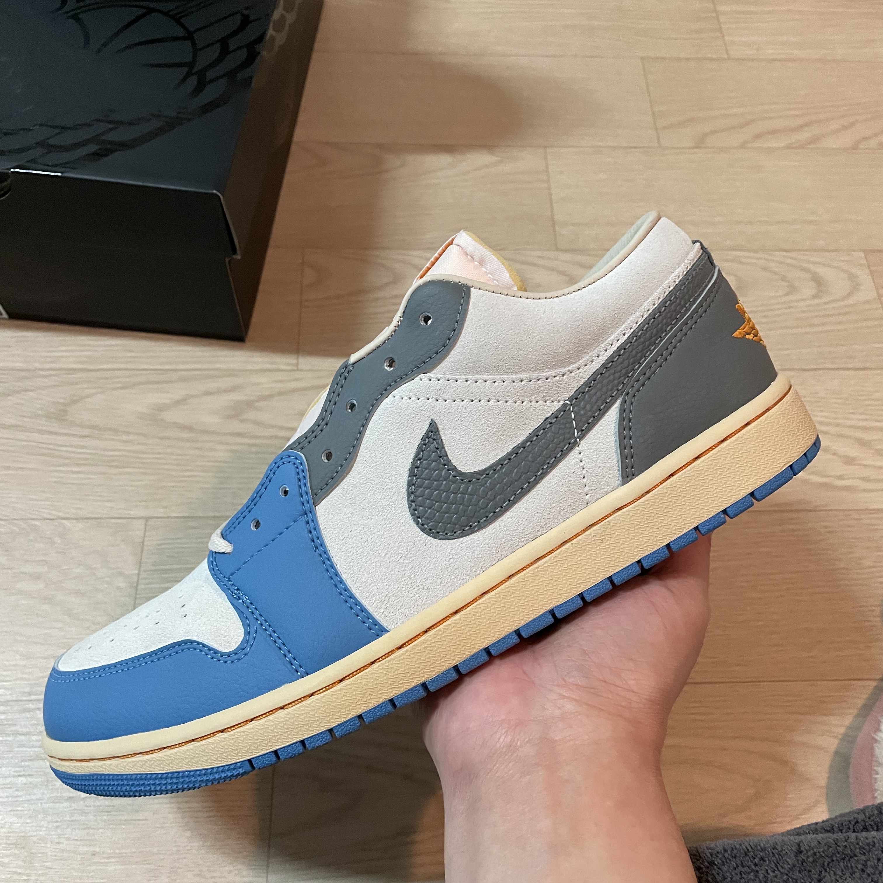 Jordan 1 Low SE Tokyo 96 착용 스타일 - 1