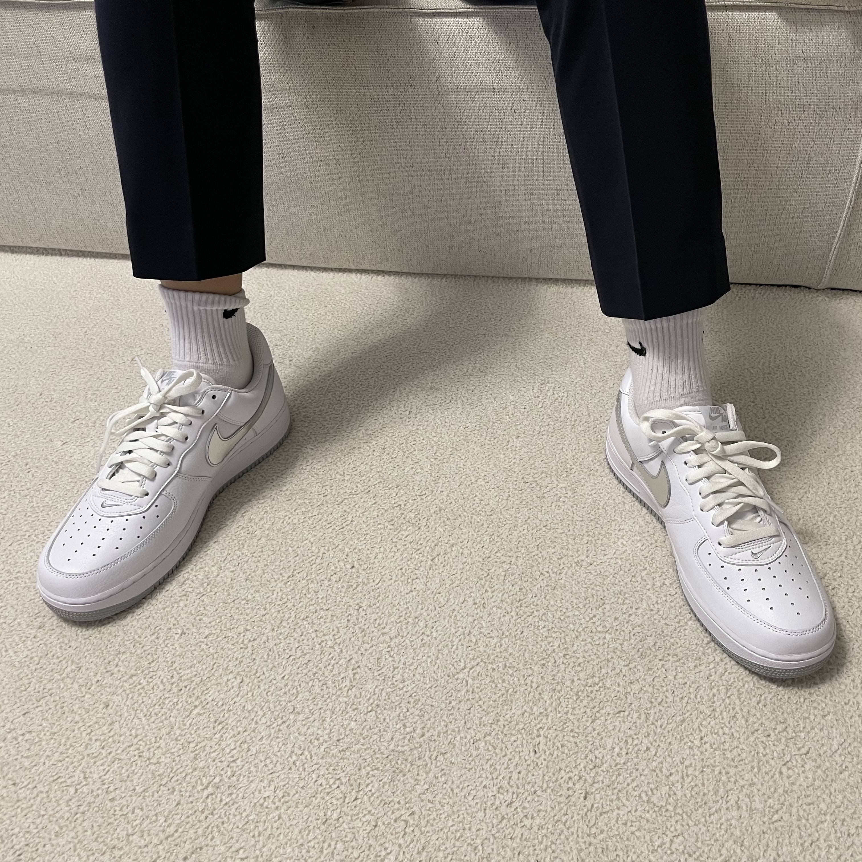 Nike Air Force 1 Low Retro Color of the Month White Metallic Silver 착용 스타일 - 3