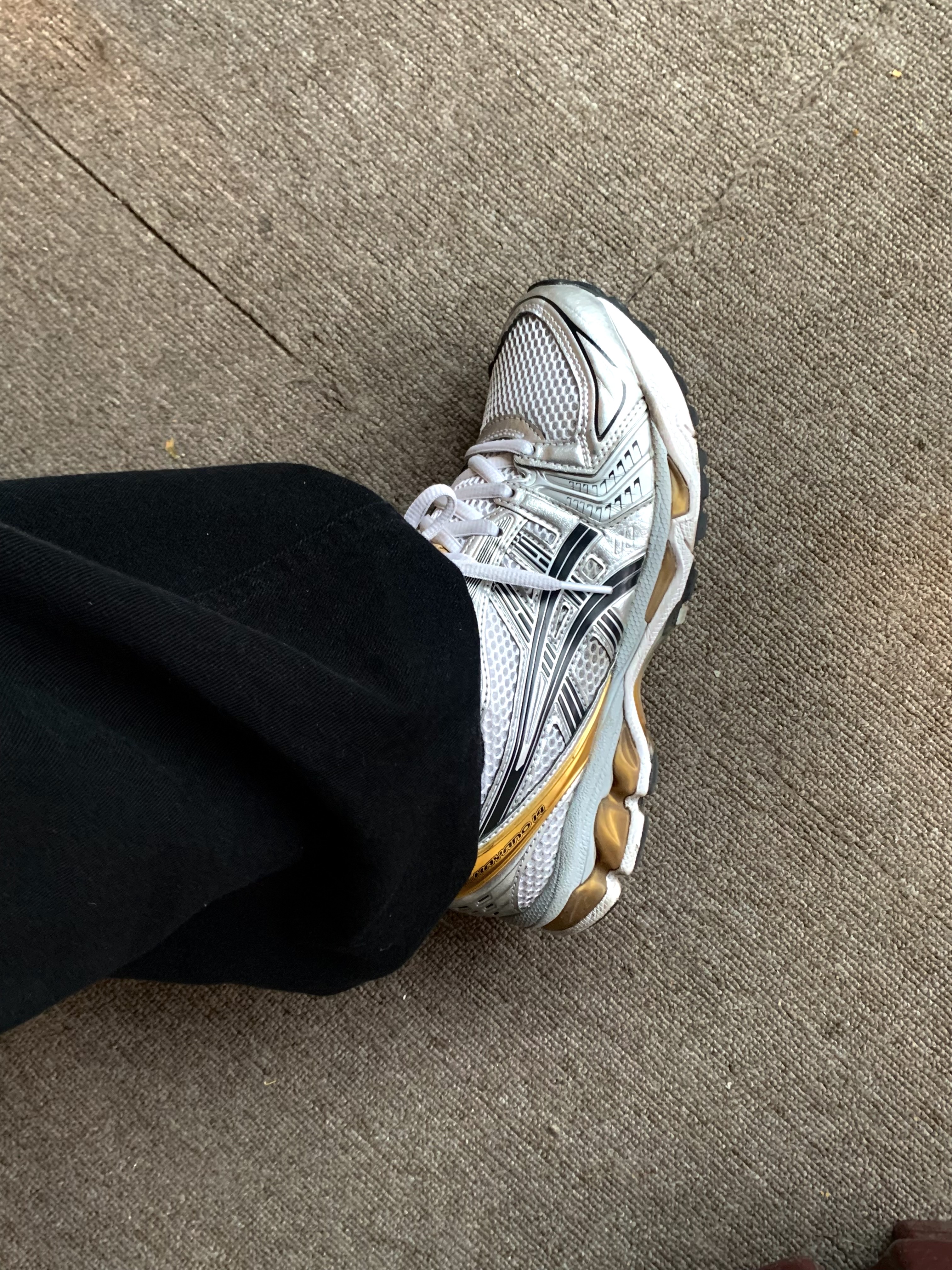 Telfar Small Shopping Bag Black, (W) Asics Gel-Kayano 14 White Pure Gold 착용 스타일 - 3