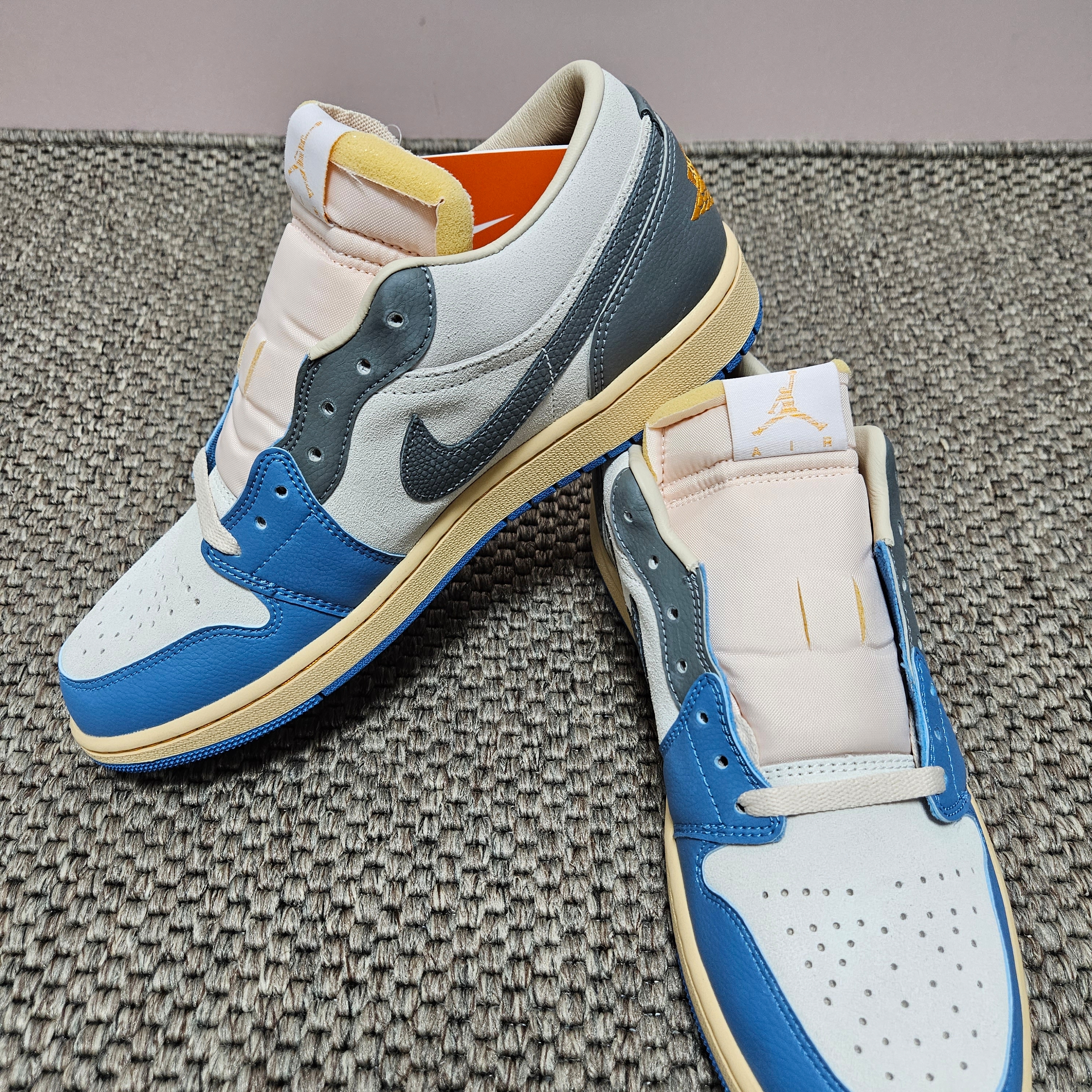 Jordan 1 Low SE Tokyo 96 착용 스타일 - 4