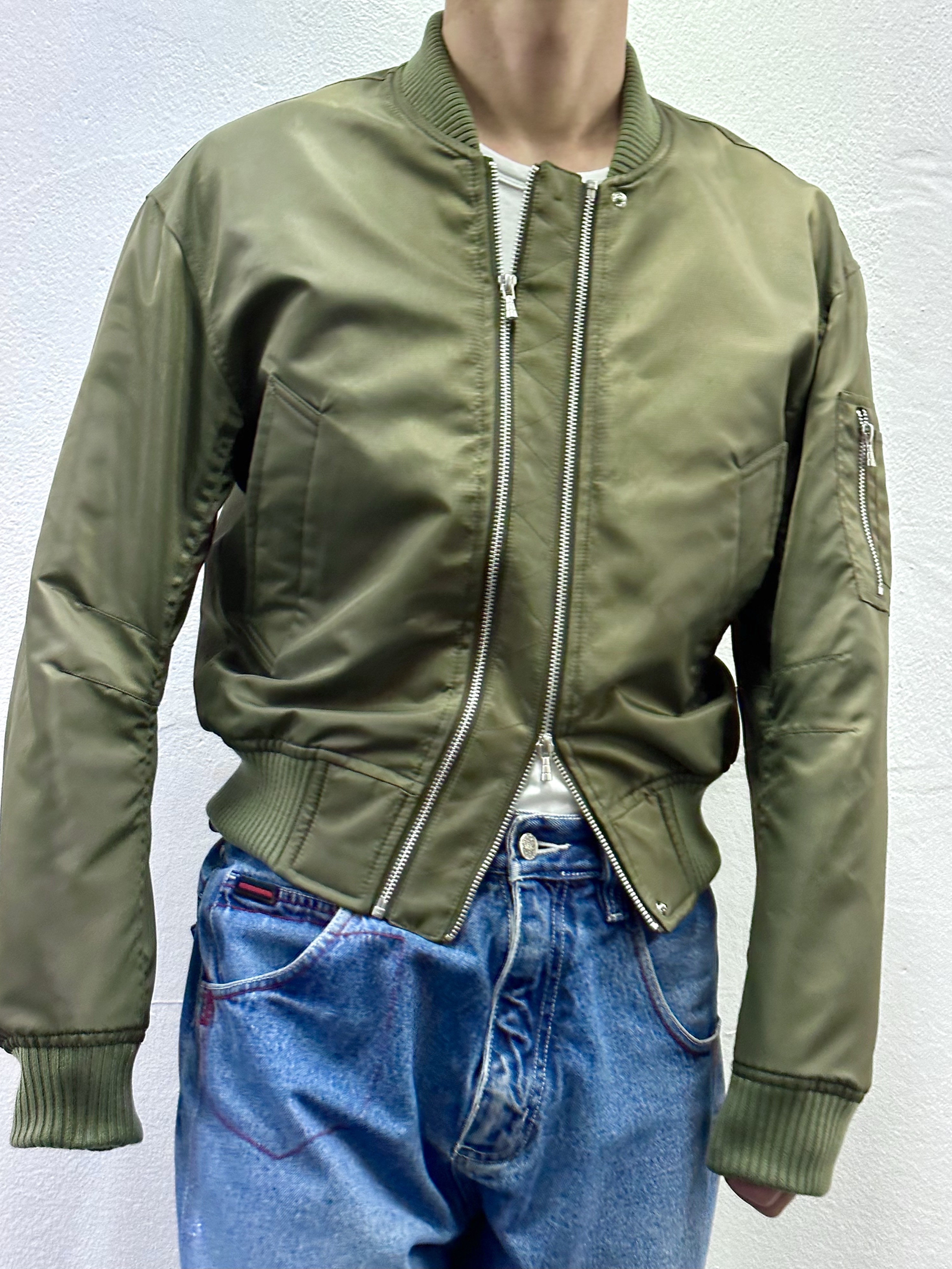 [KREAM 단독] STU Double Way Short Bomber Khaki 착용 스타일