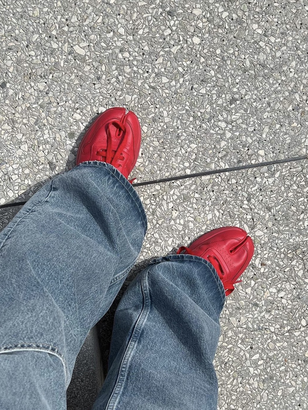 Reebok x Maison Margiela Classic Leather Tabi Shoes Red 착용 스타일 - 3