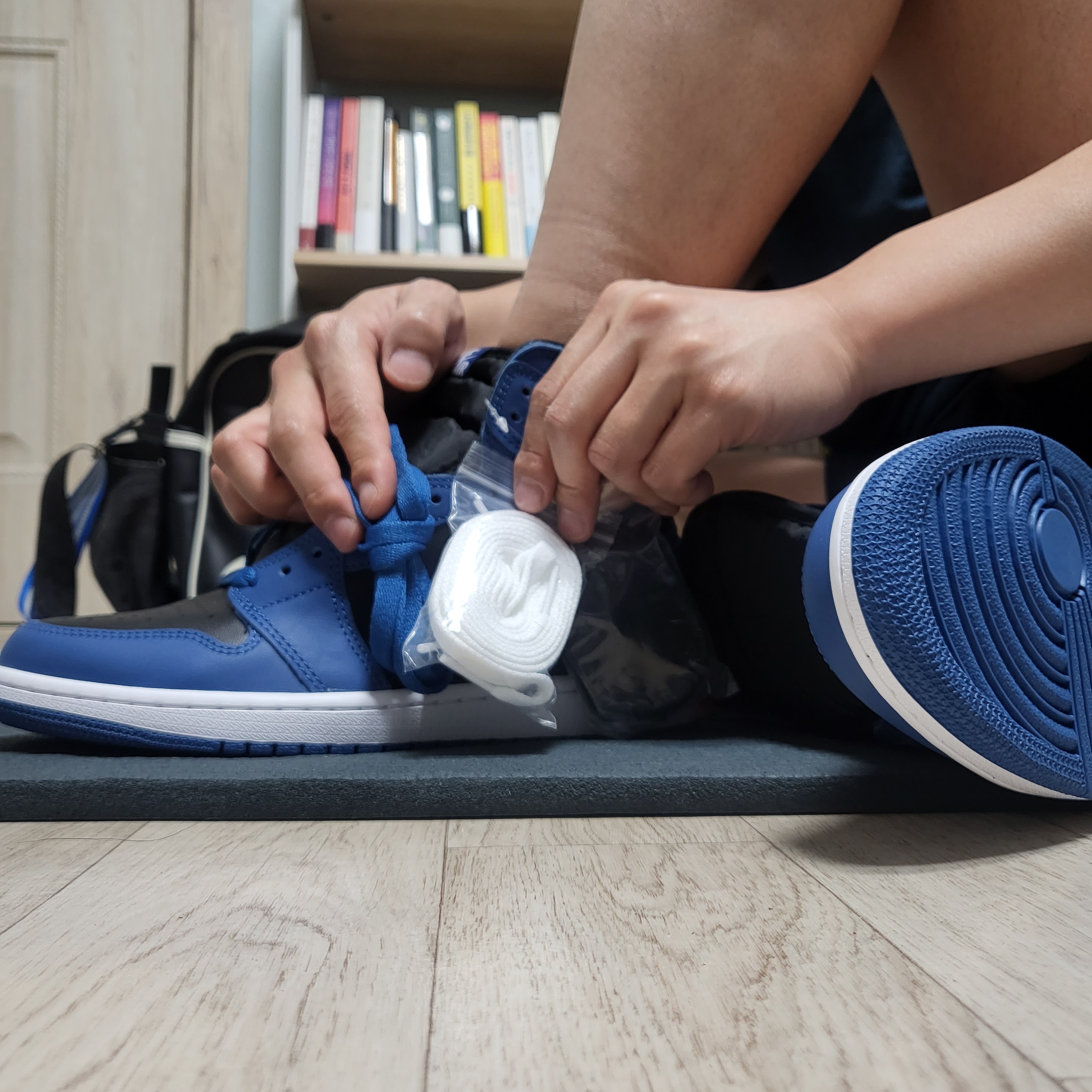 Jordan 1 Retro High OG Dark Marina Blue 착용 스타일 - 1