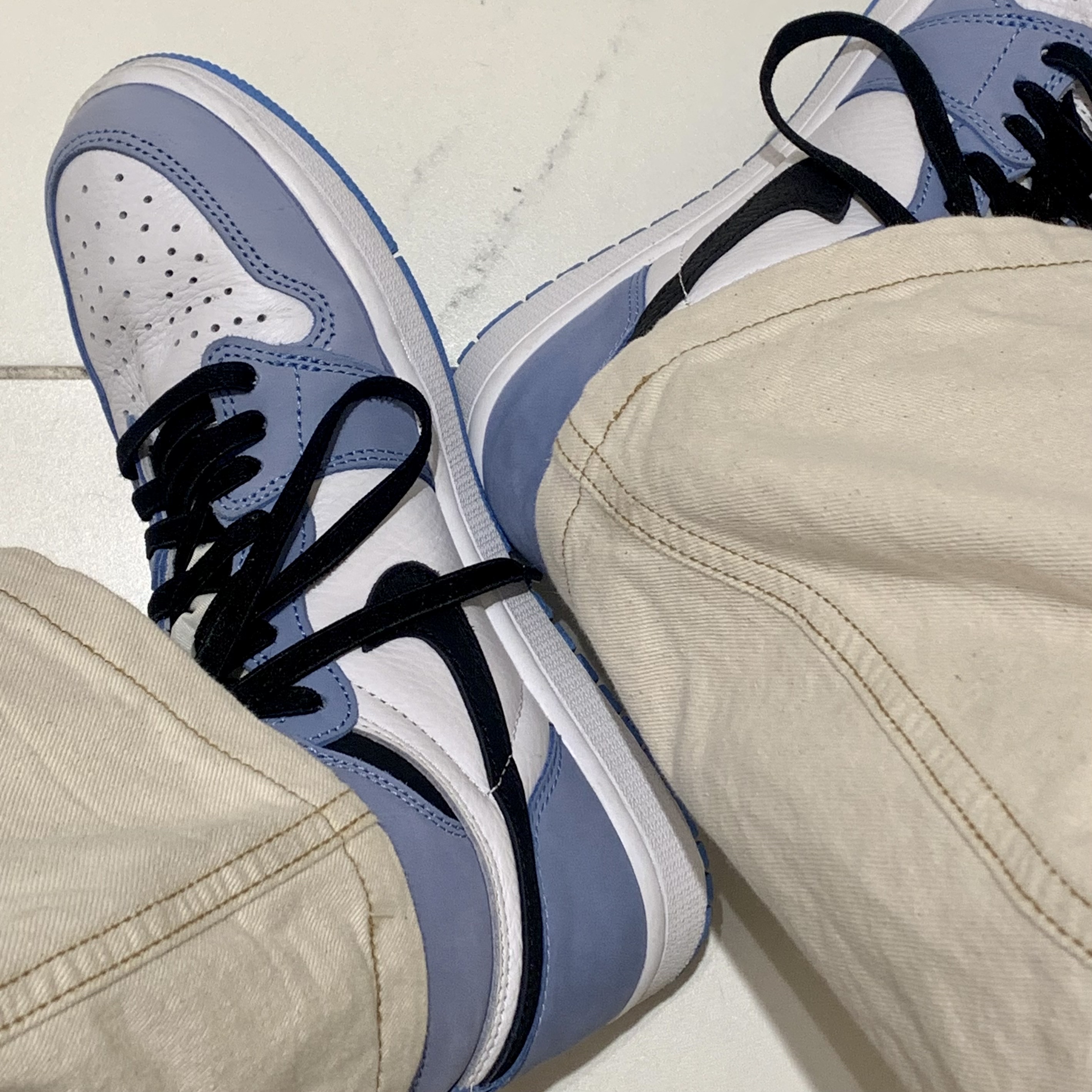 Nike Heritage 86 Futura Washed Cap White, Jordan 1 Retro High OG University Blue 착용 스타일 - 3