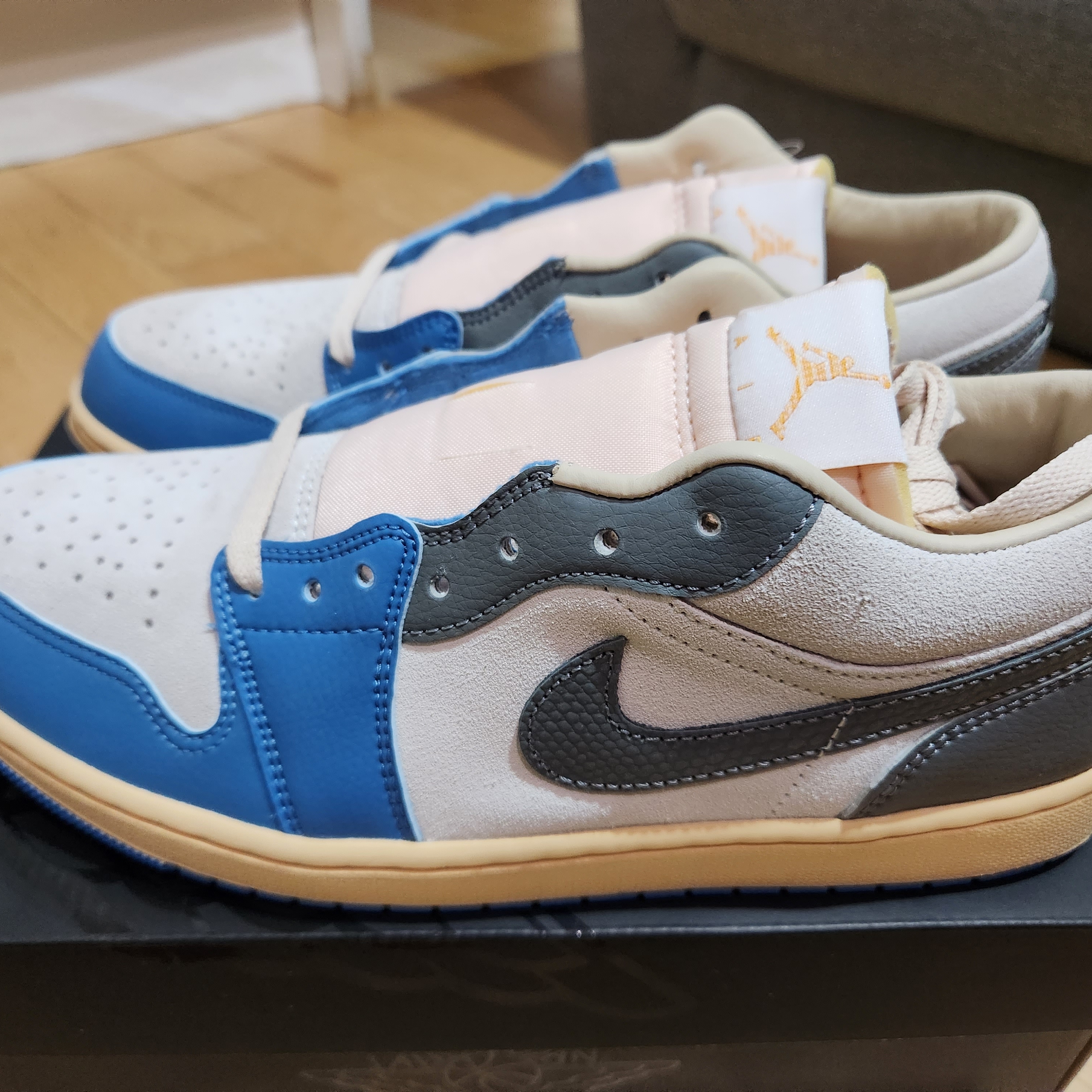 Jordan 1 Low SE Tokyo 96 착용 스타일 - 2