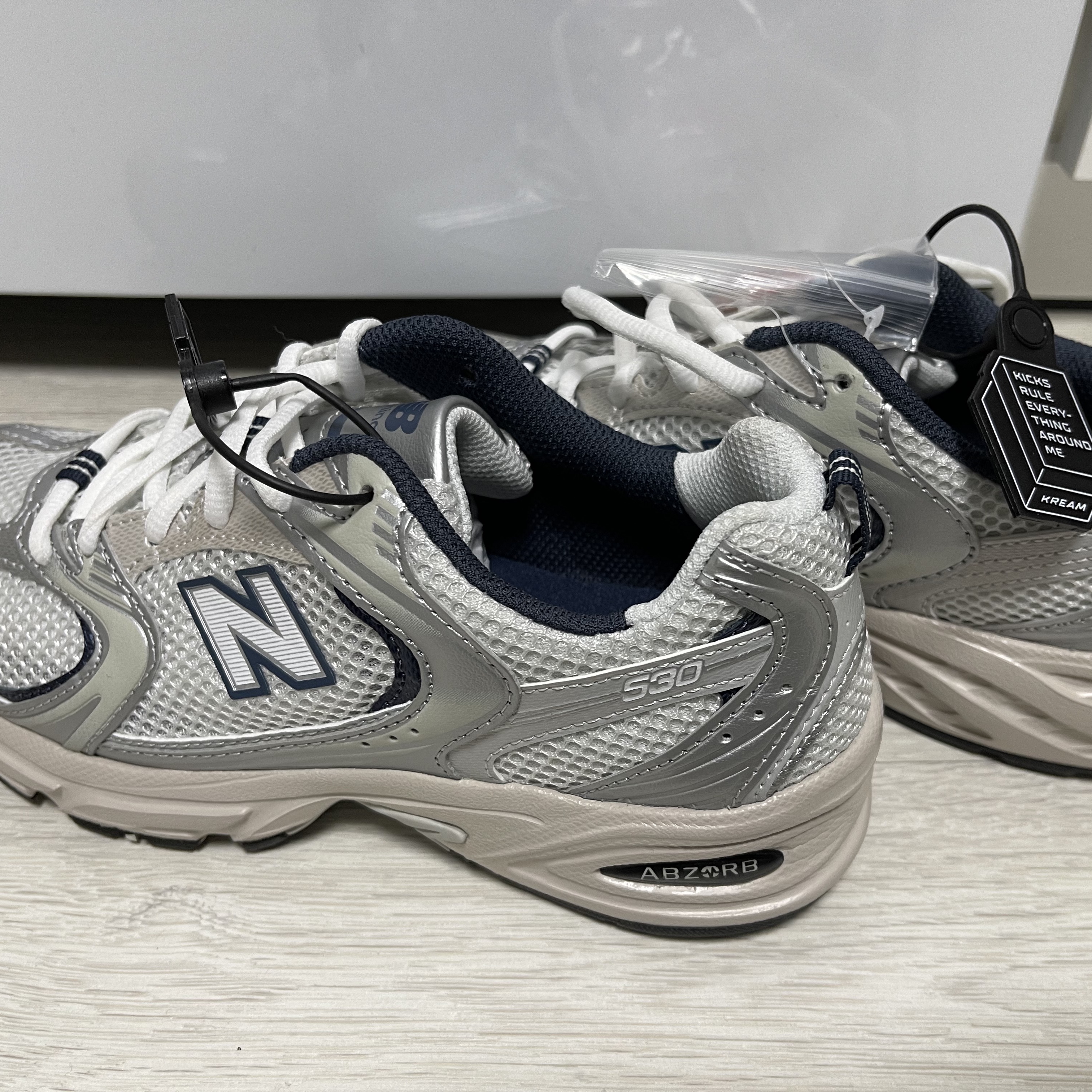 New Balance 530 Steel Grey 착용 스타일
