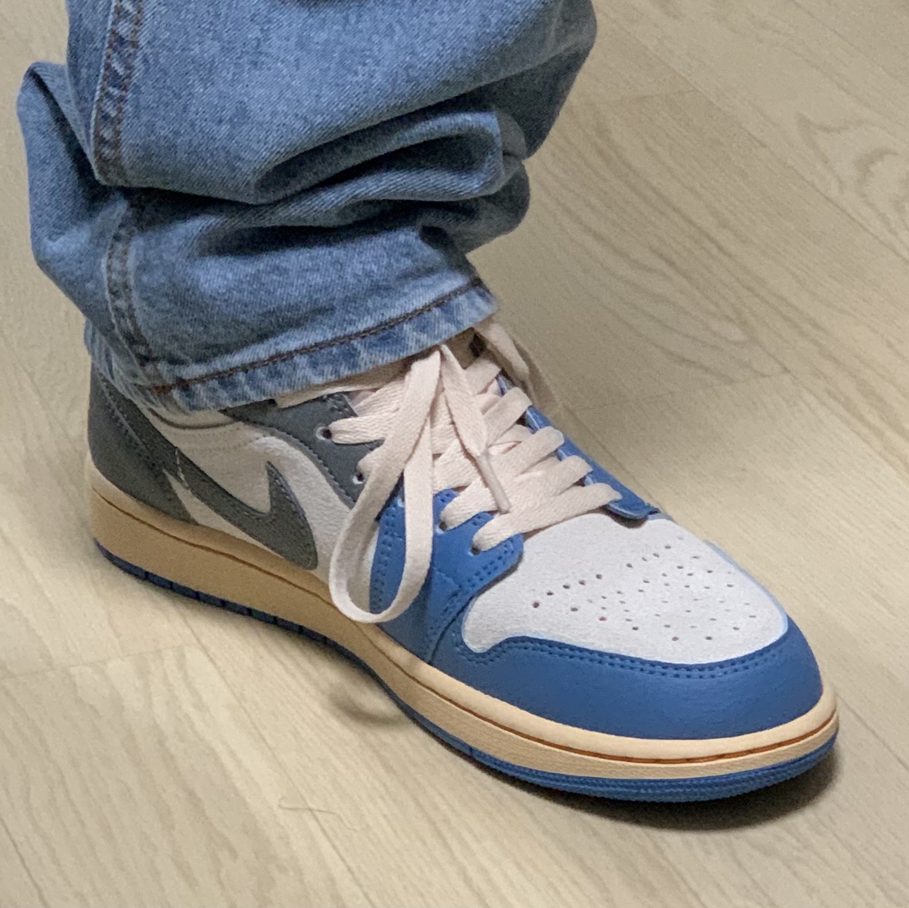Jordan 1 Low SE Tokyo 96 착용 스타일 - 2