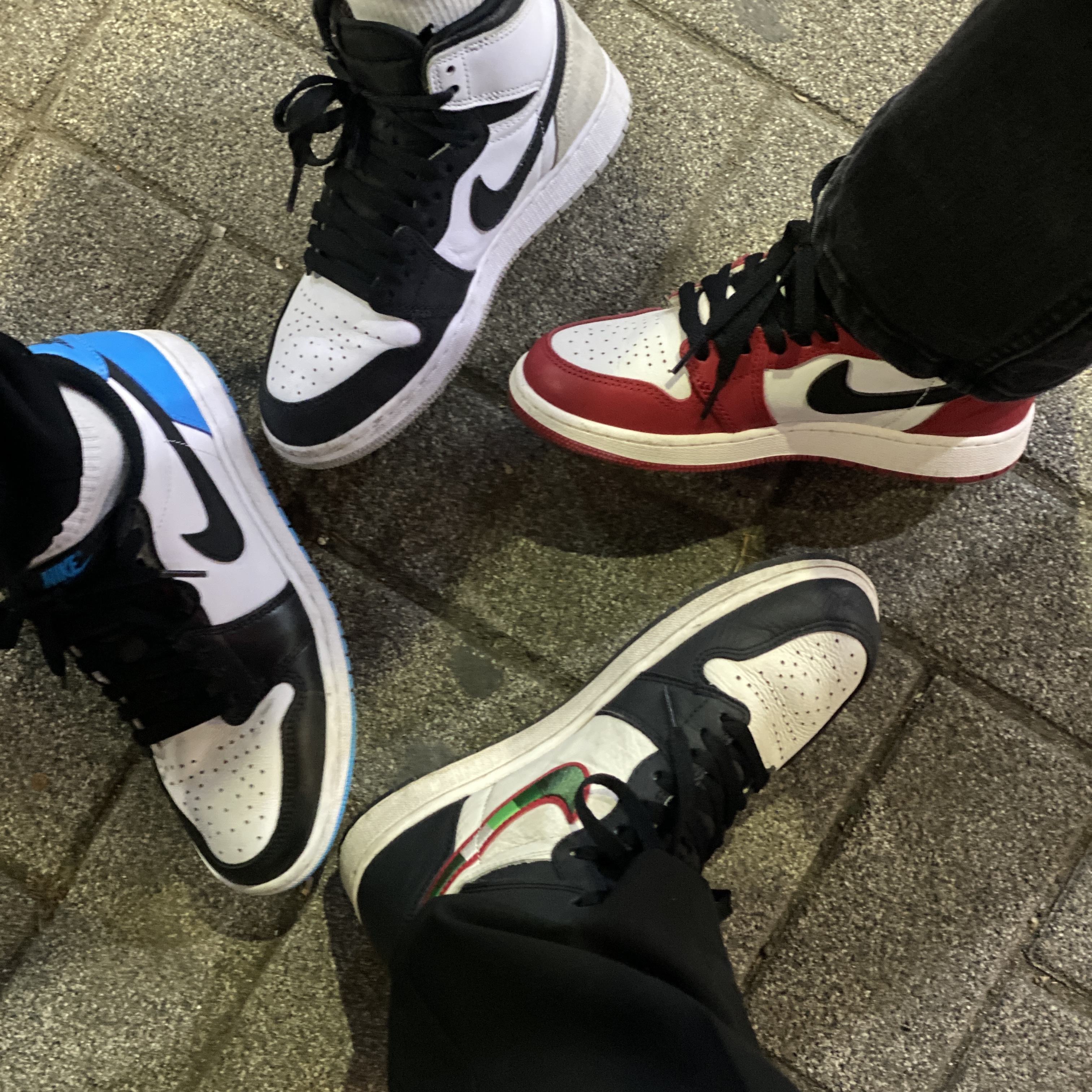 Jordan 1 Retro Low OG Black and Dark Powder Blue, Jordan 1 Retro High OG Chicago 2022 착용 스타일