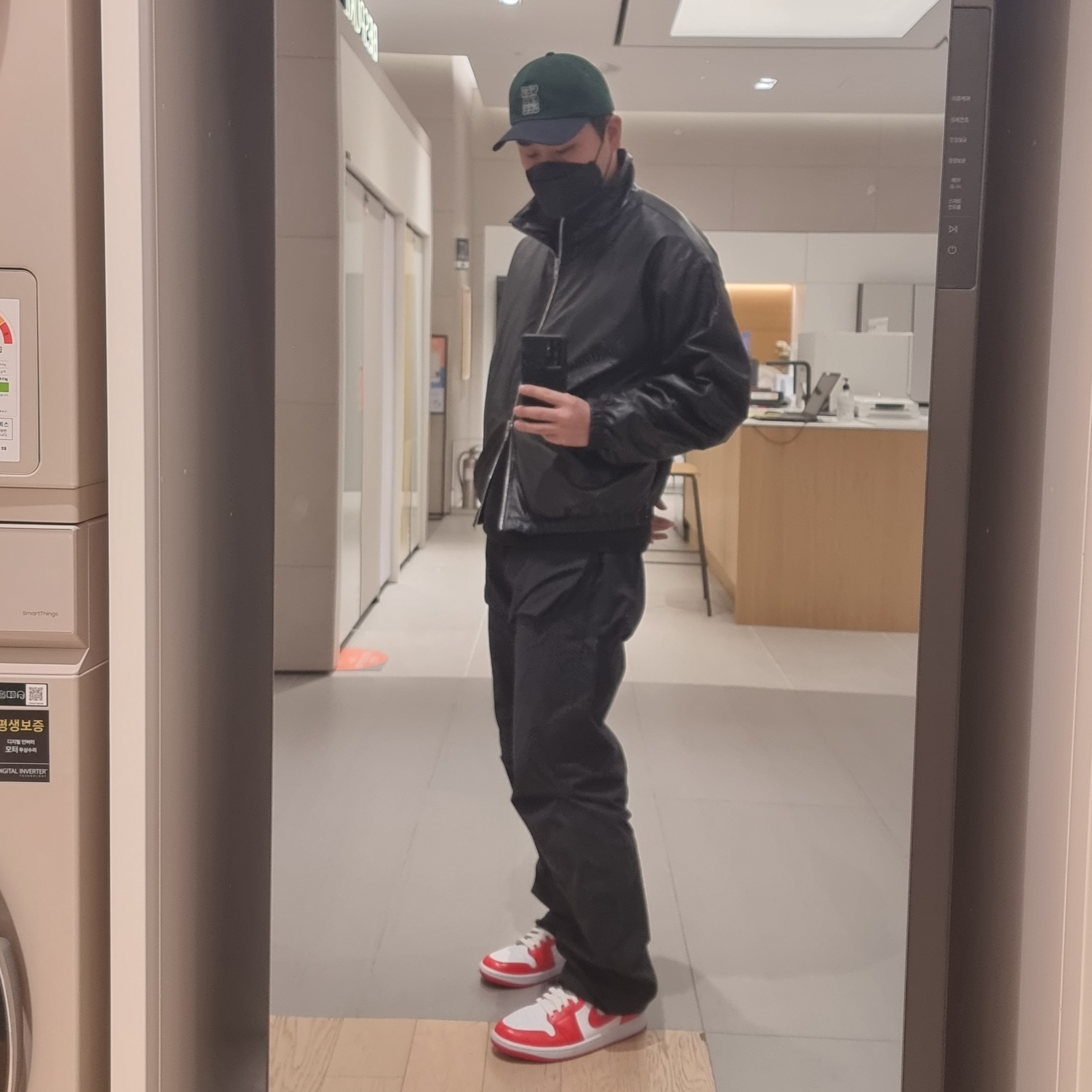 (W) Jordan 1 Mid Habanero Red 착용 스타일