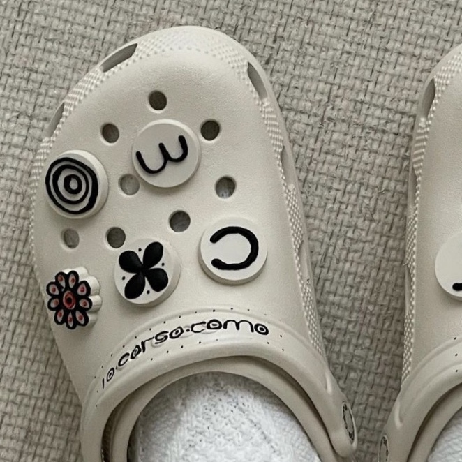 Crocs x 10 Corso Como Classic Clog Stucco 착용 스타일