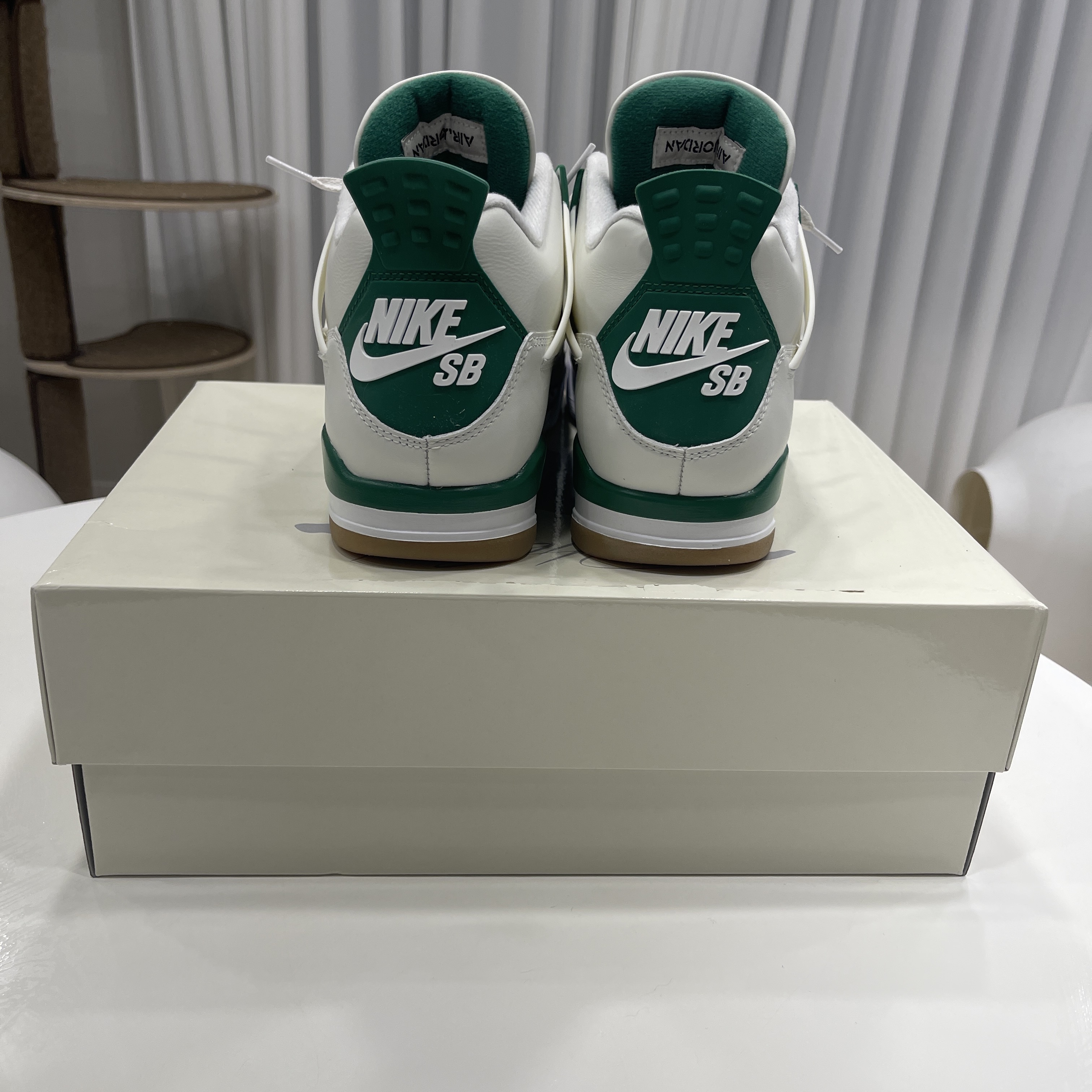 Jordan 4 x Nike SB Retro SP Pine Green 착용 스타일 - 3