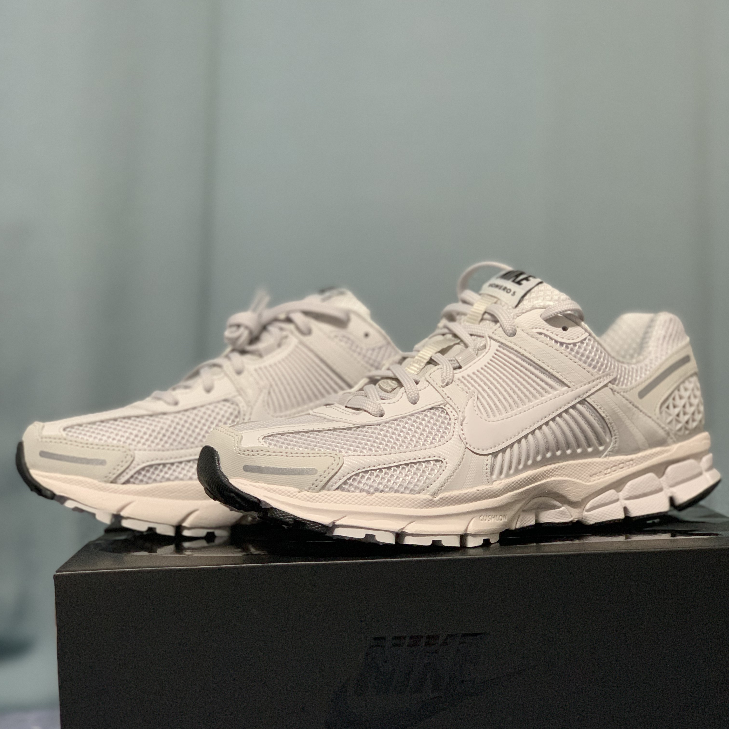 Nike Zoom Vomero 5 SP Vast Grey 2023 착용 스타일 - 2