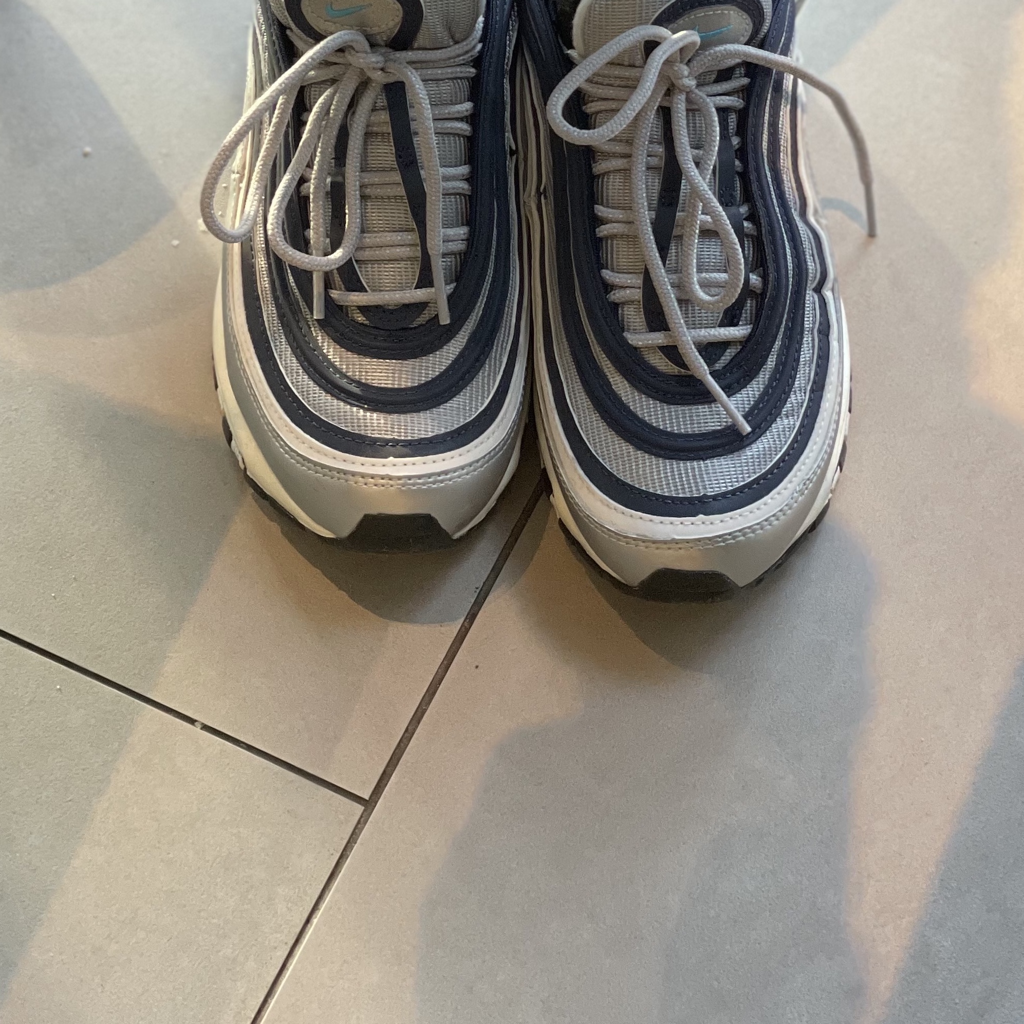 Nike Air Max 97 OG Metallic Silver and Chlorine Blue 착용 스타일