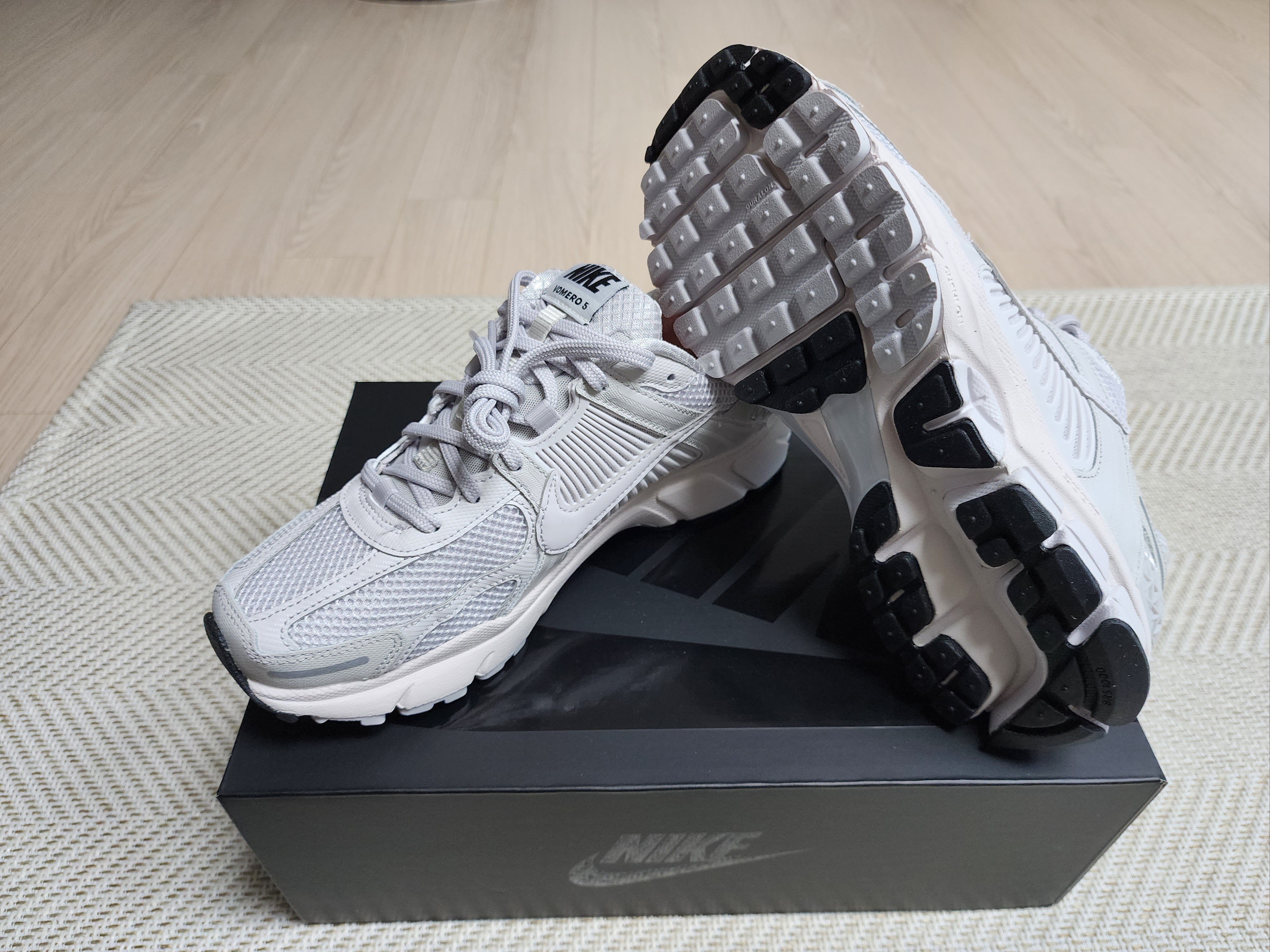 Nike Zoom Vomero 5 SP Vast Grey 2023 착용 스타일 - 1