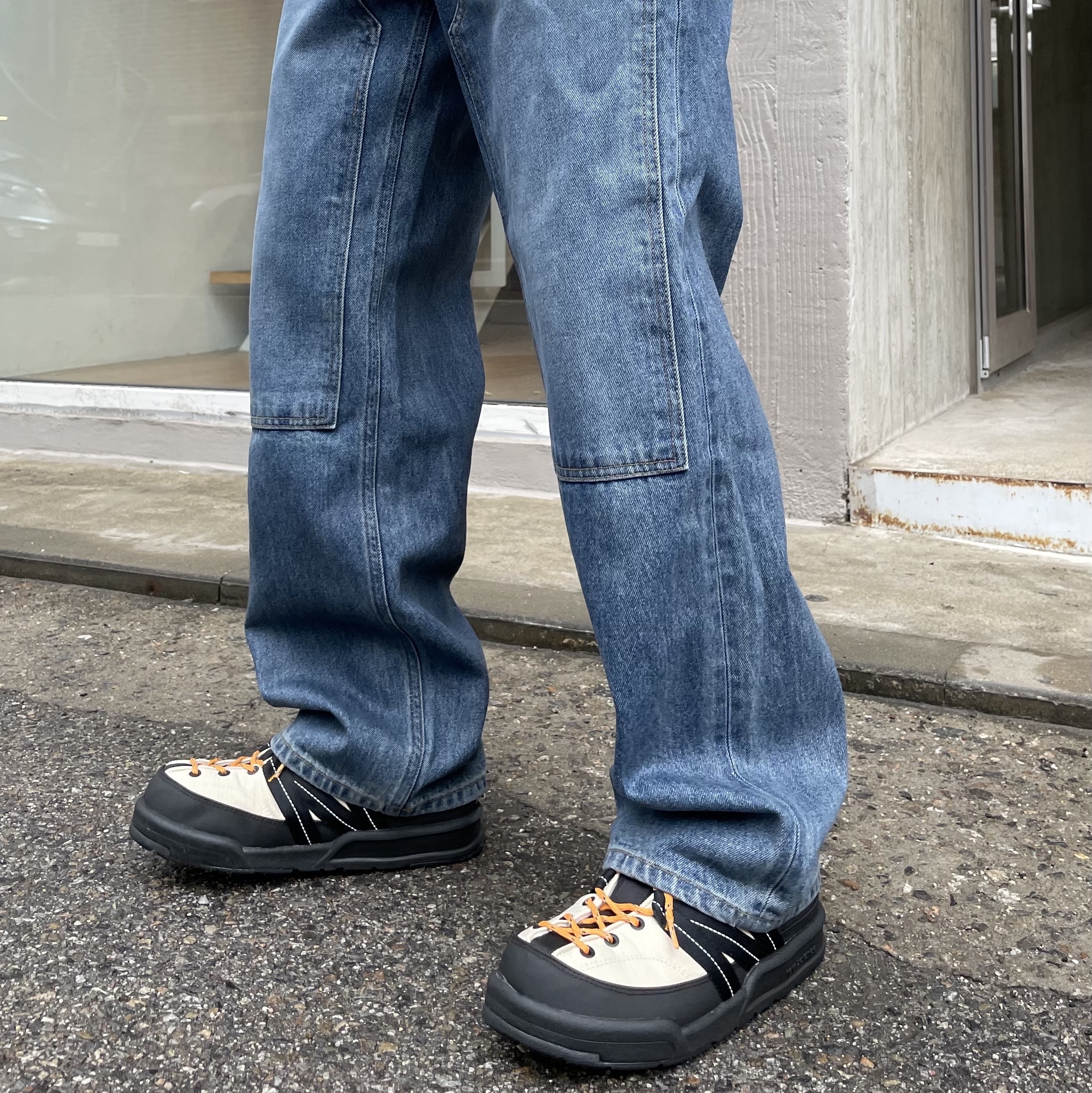 New Balance CRV Mule V2 Yellow 착용 스타일 - 1