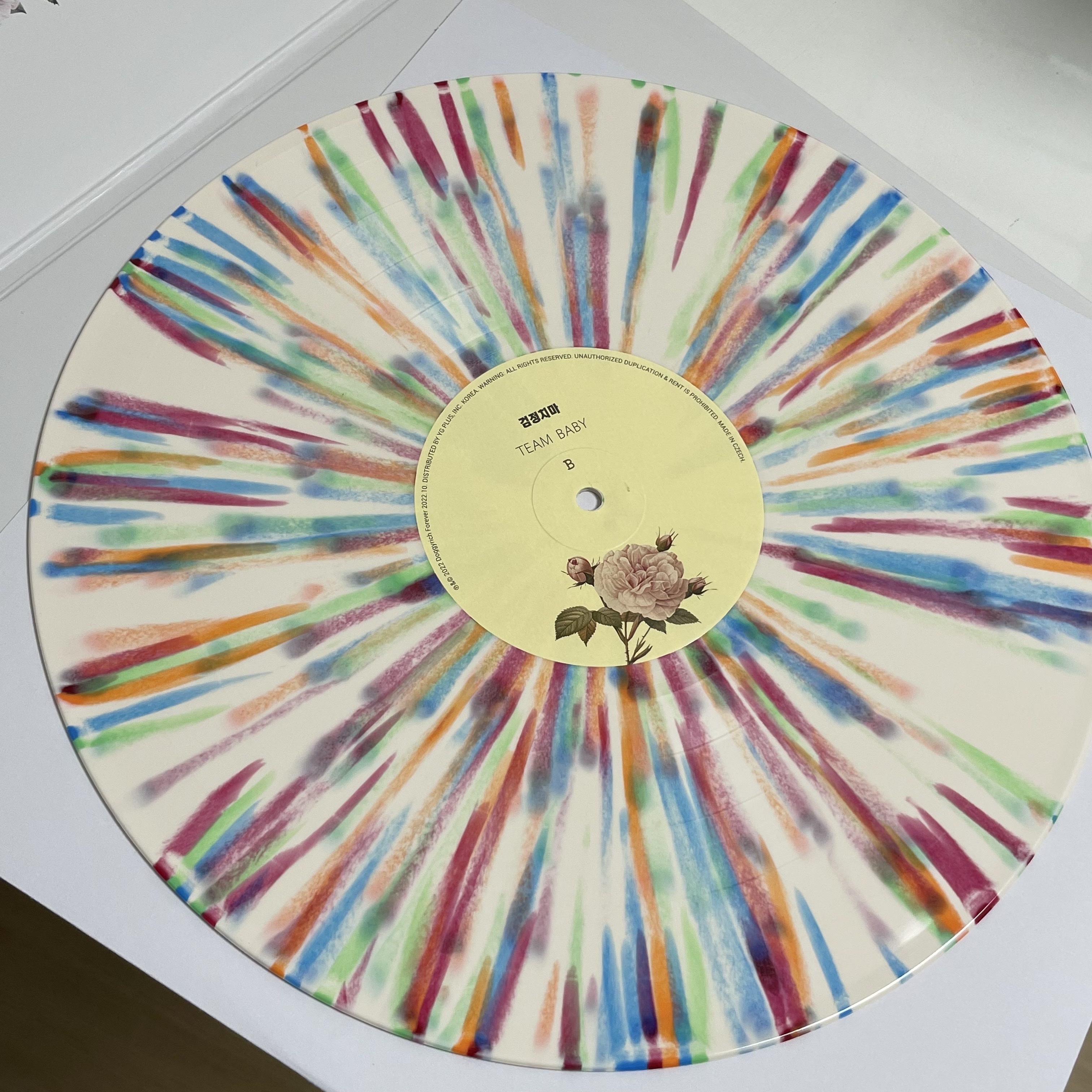 The Black Skirts 3rd Album Part 1 Team Baby LP Splatter Color 착용 스타일 - 2