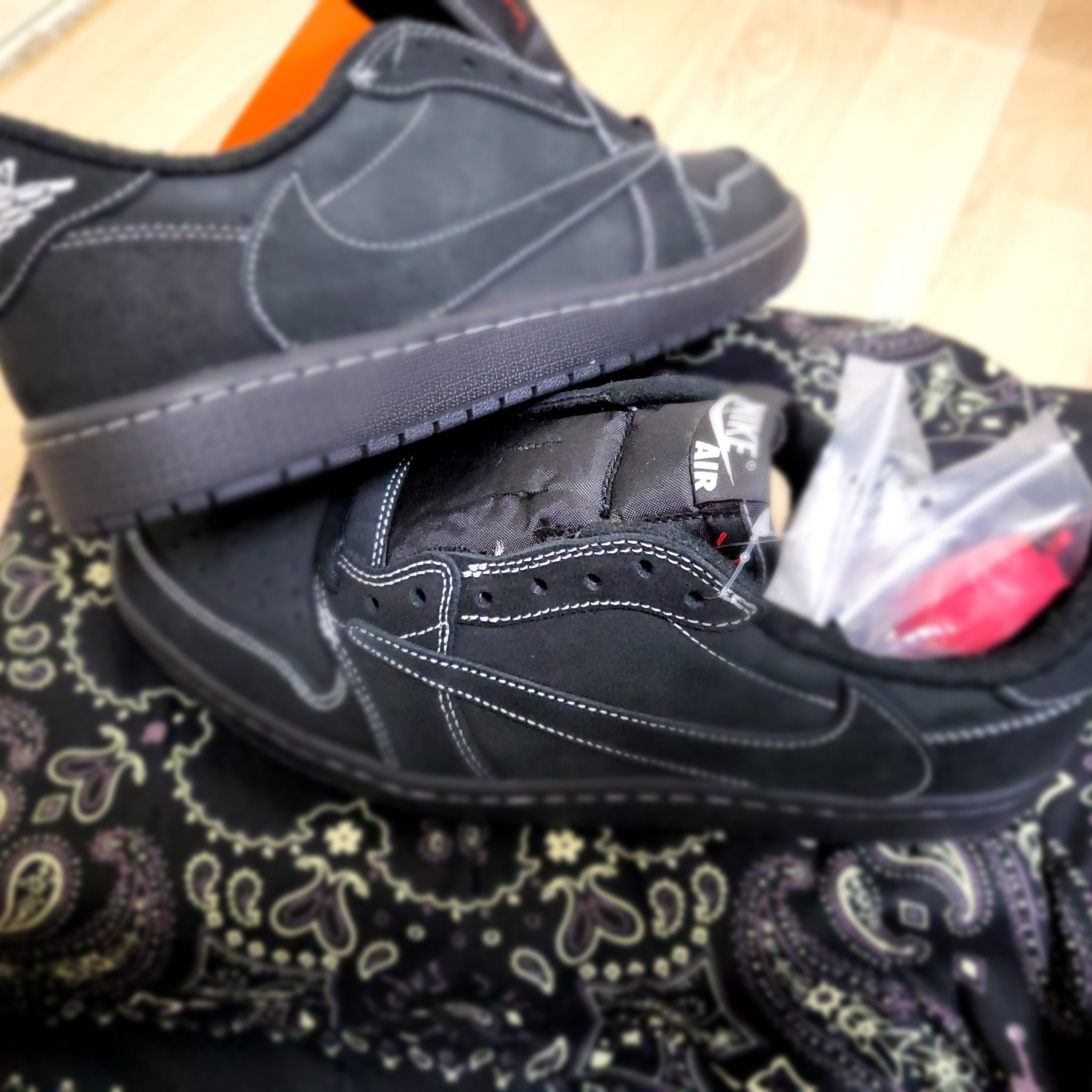 Jordan 1 x Travis Scott Retro Low OG SP Black Phantom 착용 스타일 - 1