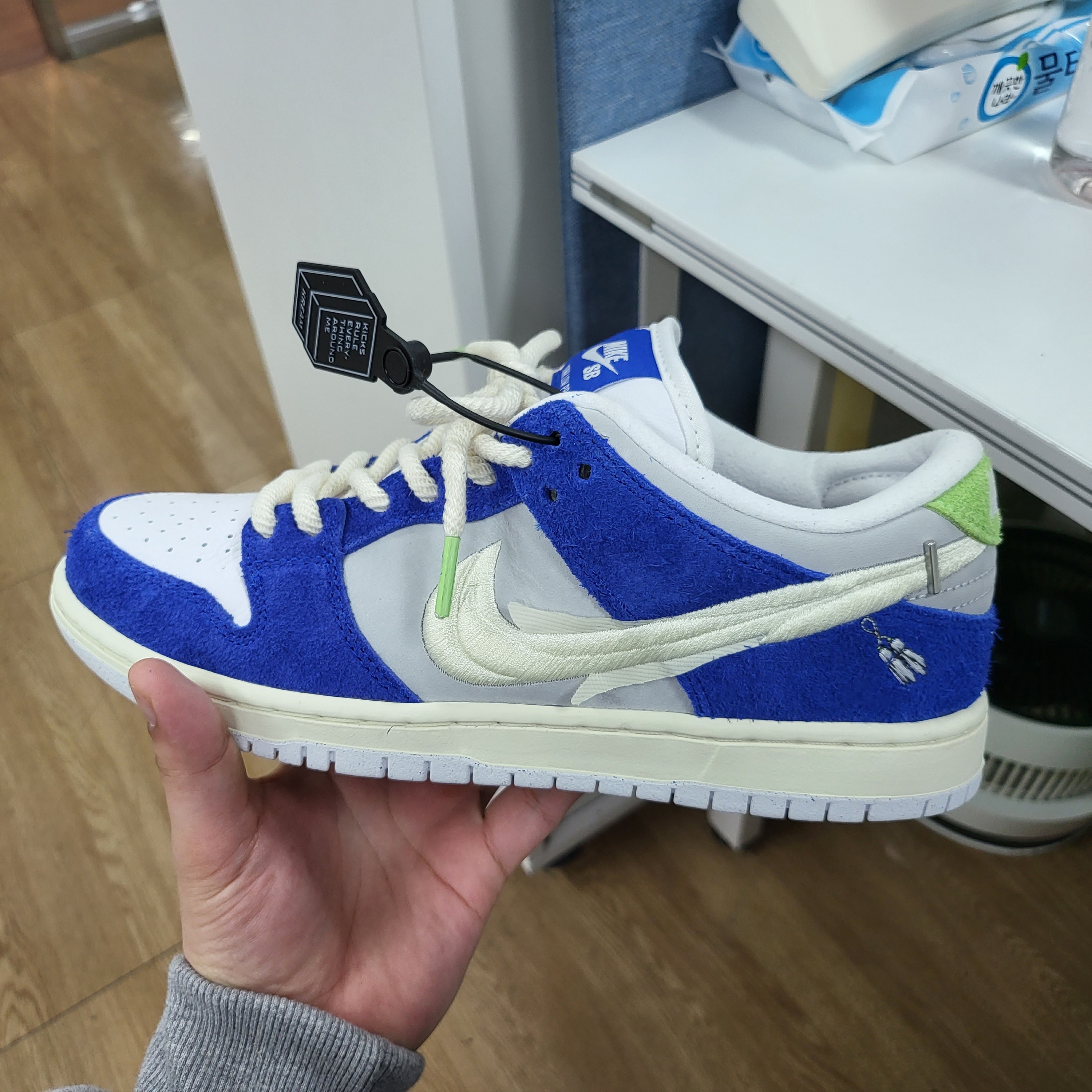 Nike x Fly Streetwear SB Dunk Low Pro Gardenia 착용 스타일
