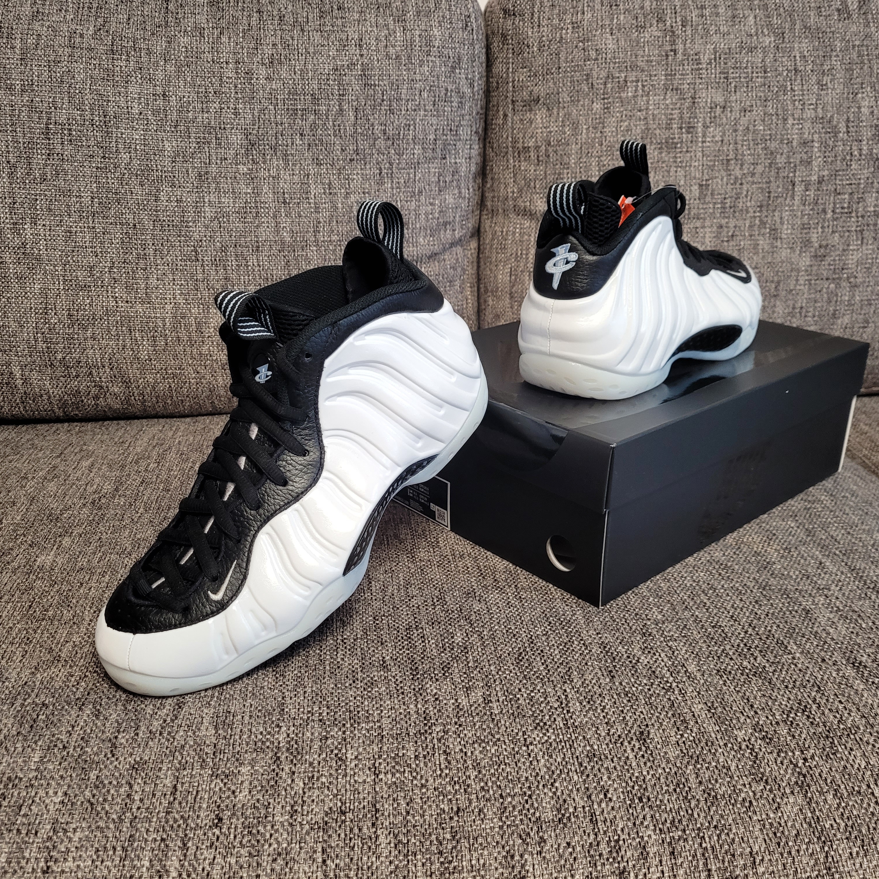 Nike Air Foamposite One White and Black 착용 스타일 - 5
