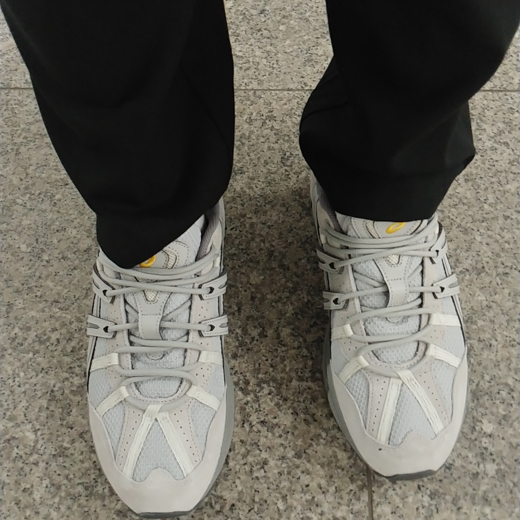 Asics Gel-Sonoma 15-50 Oyster Grey 착용 스타일