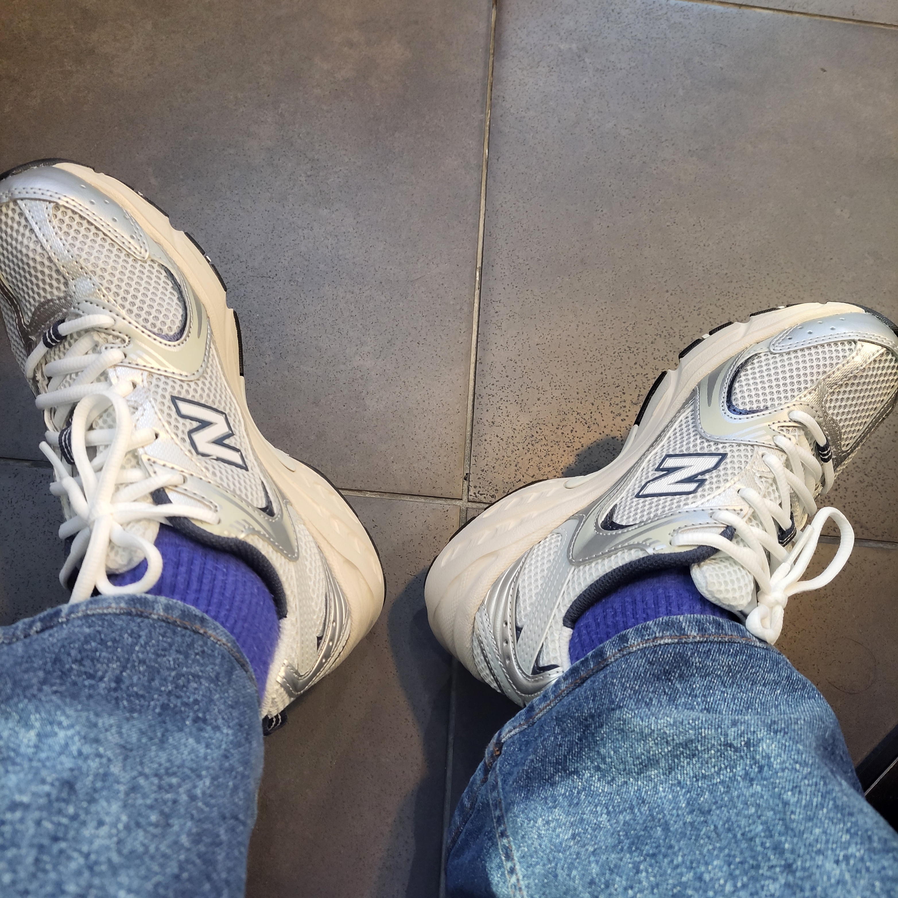 New Balance 530 Steel Grey 착용 스타일