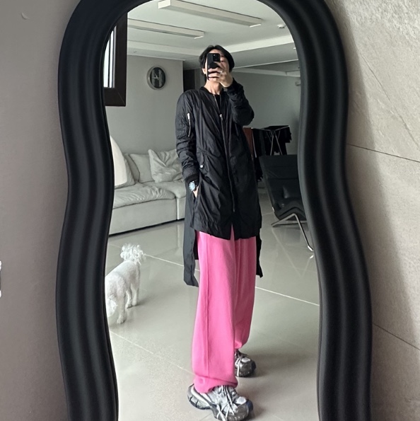 Balenciaga 3XL Sneakers Worn Out Grey White Blue, Nike x Stussy NRG Washed Fleece Pants Lotus PInk (DO5296-670) 착용 스타일 - 1