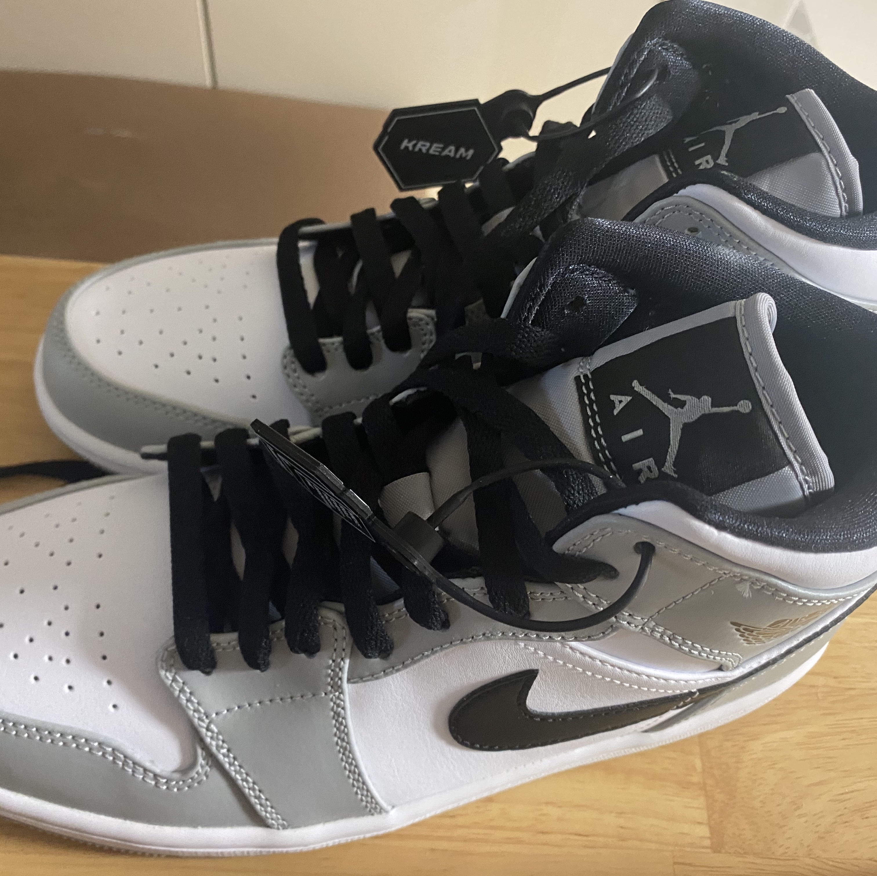 Jordan 1 Mid Light Smoke Grey 착용 스타일