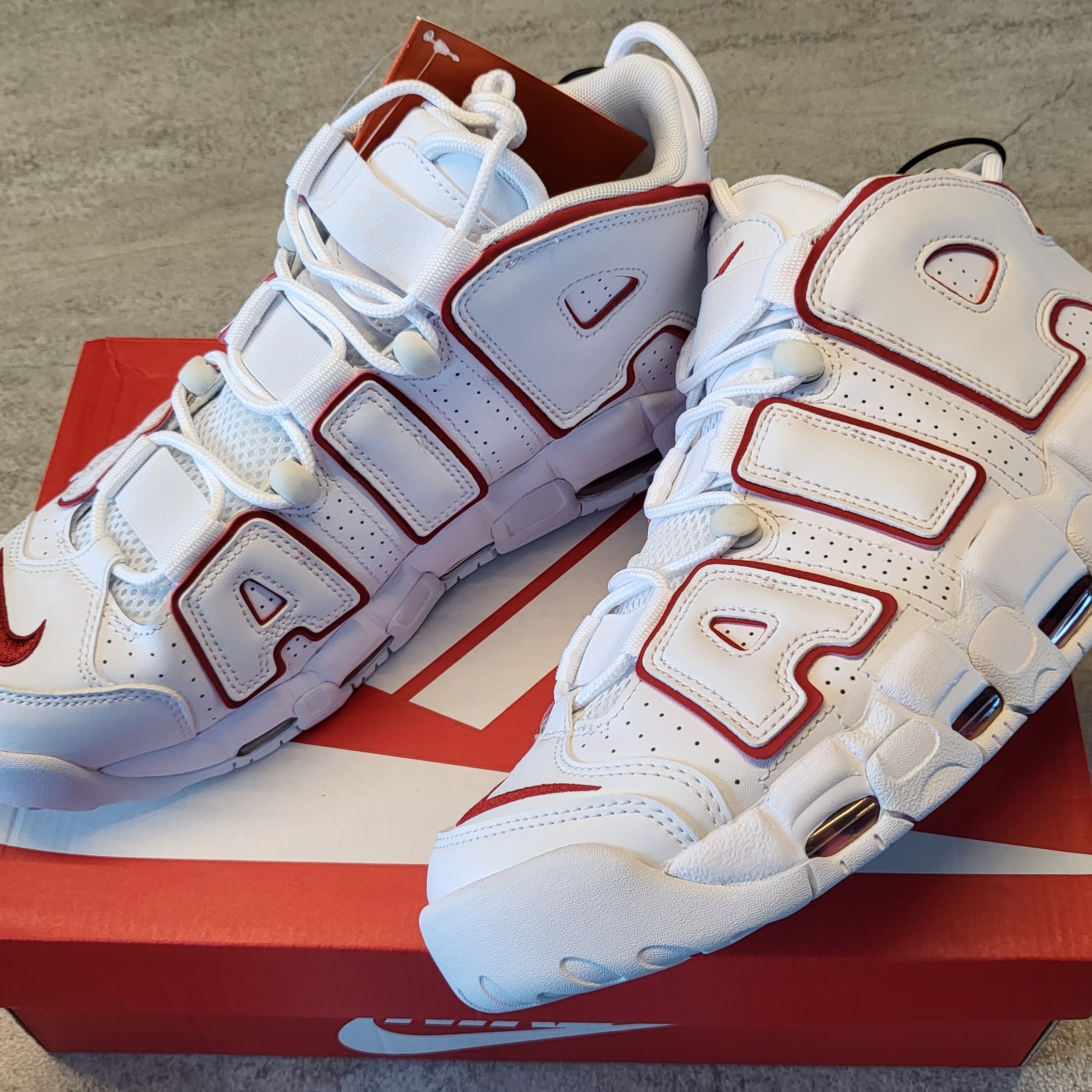 Nike Air More Uptempo White Varsity Red 2021 착용 스타일