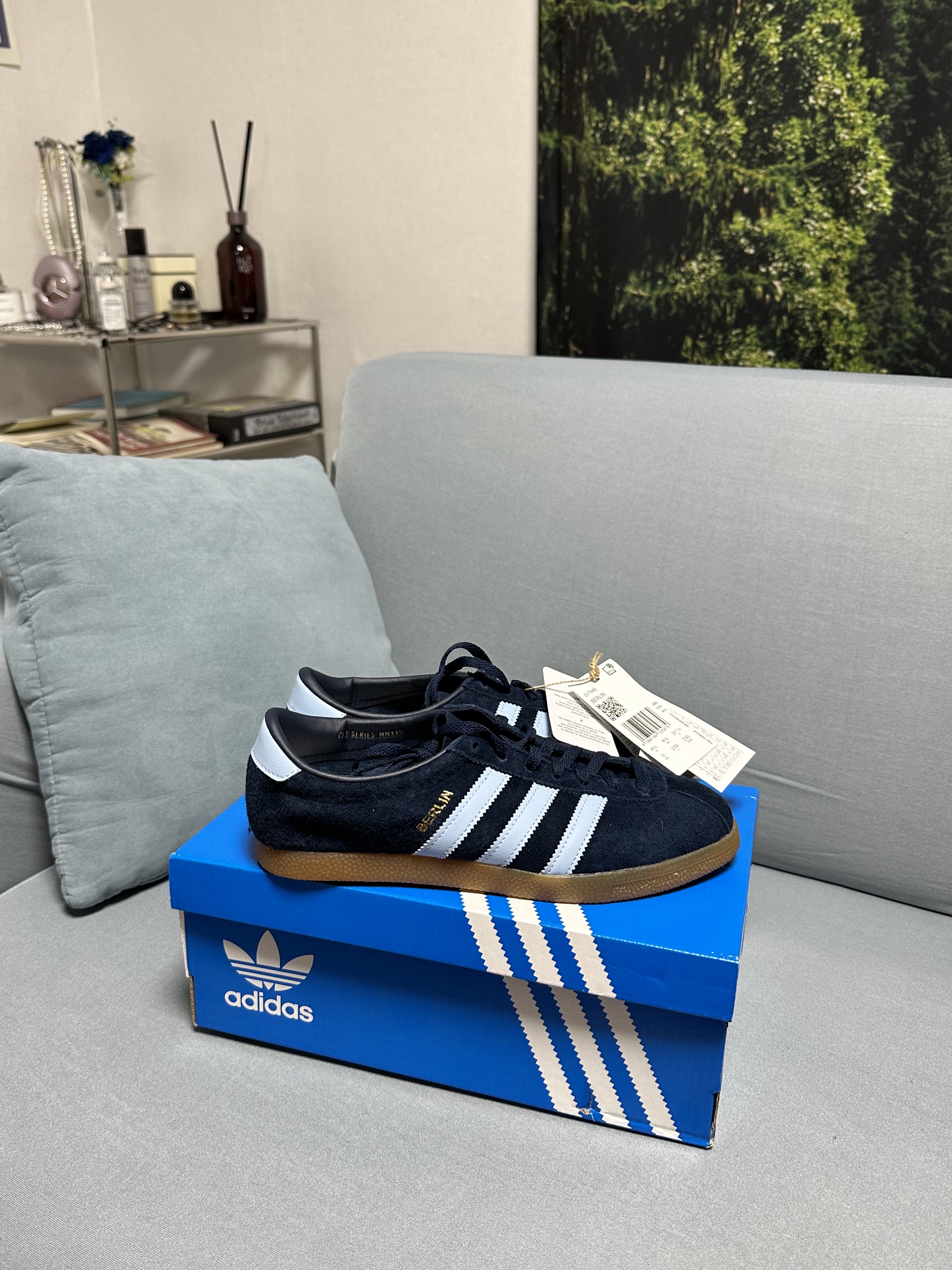 Adidas Berlin Collegiate Navy Pantone 착용 스타일