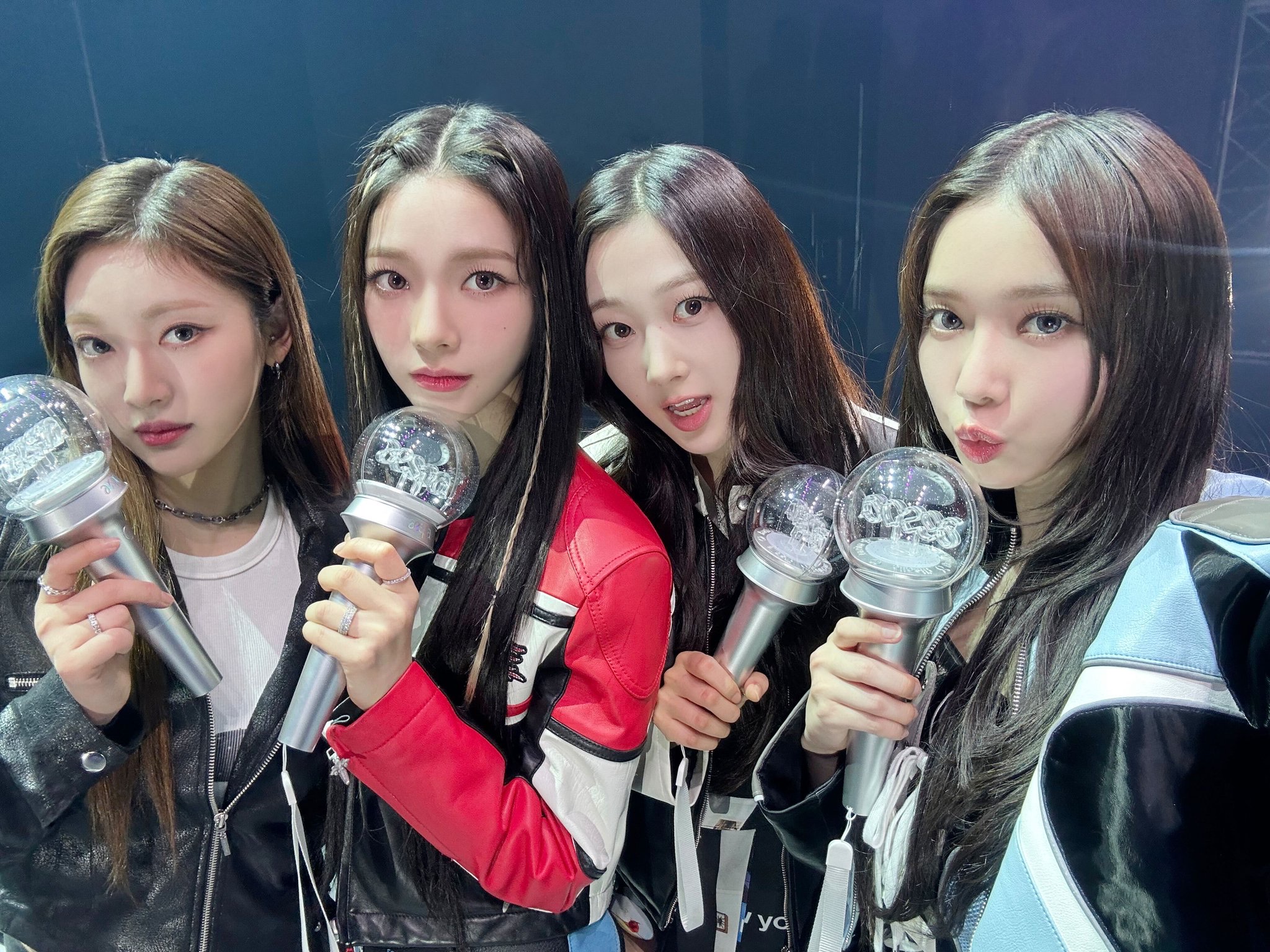 Aespa Official Light Stick 착용 스타일